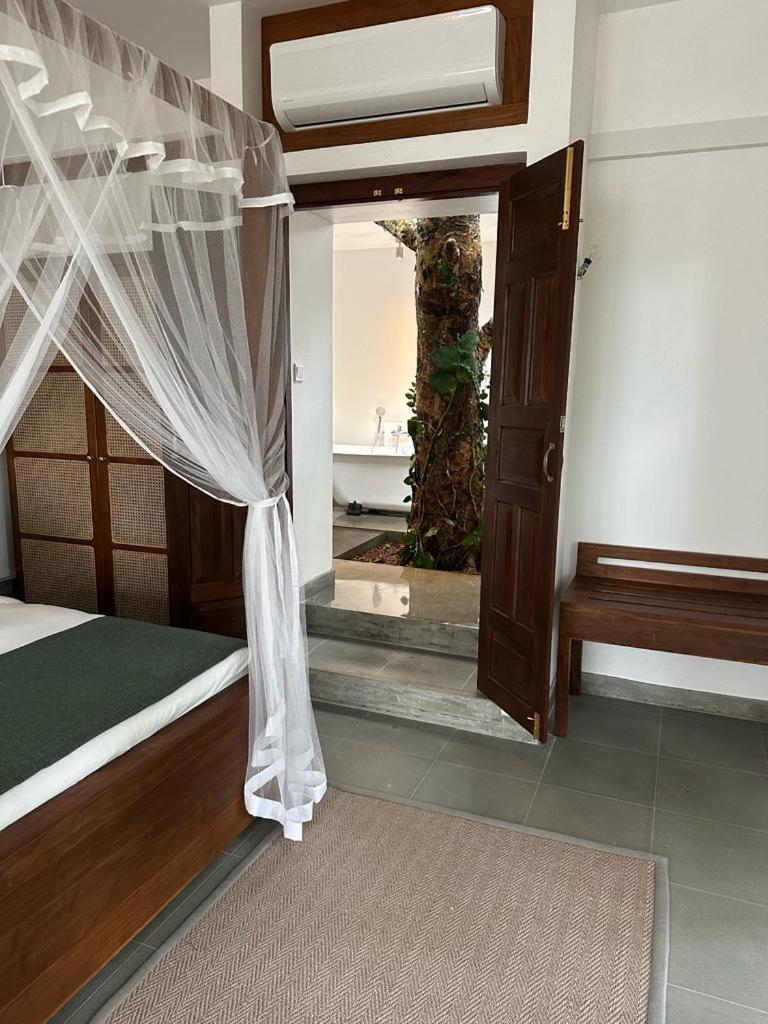 Superior Queen Room with Two Queen Beds - Photo 4
