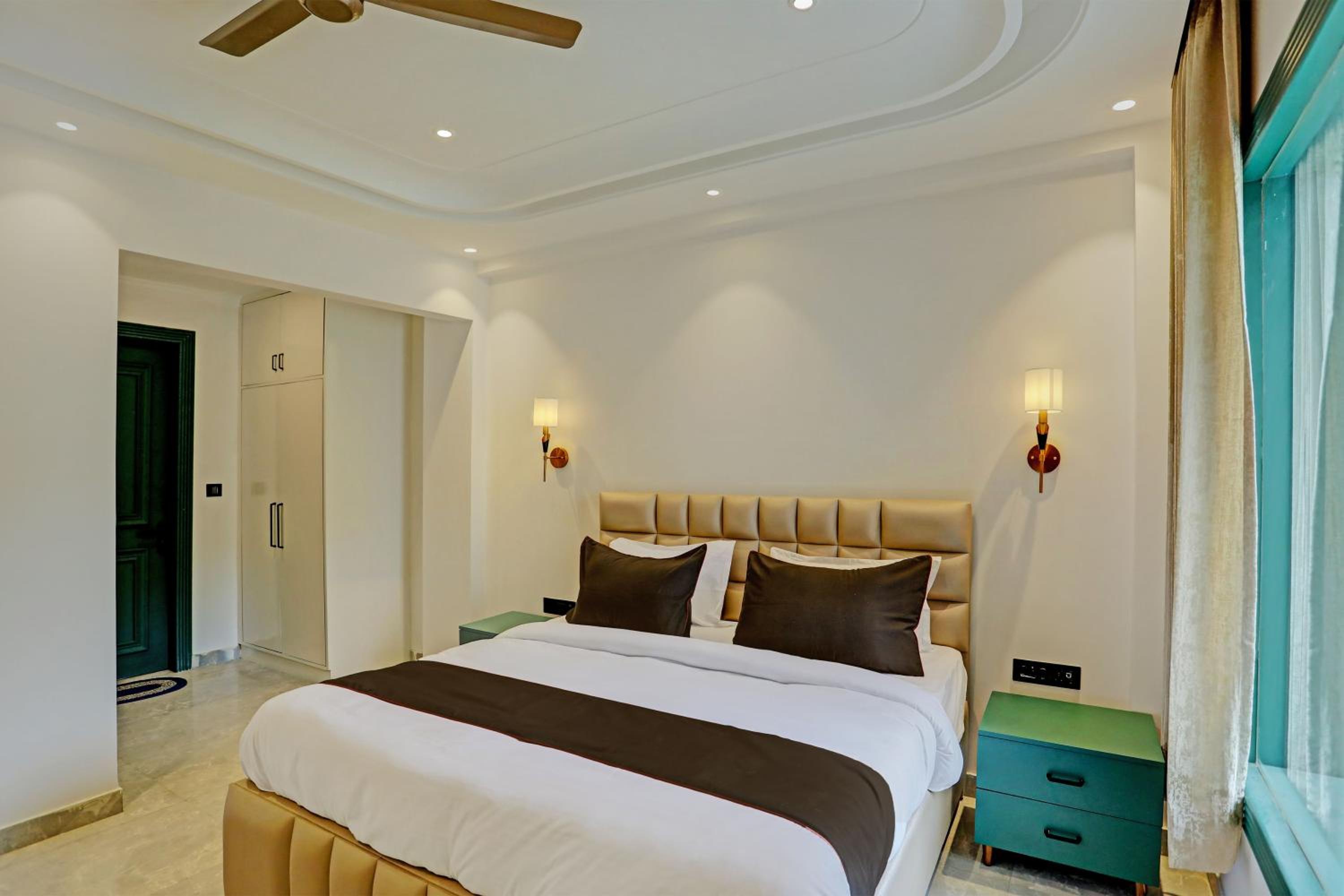 Superior King Room