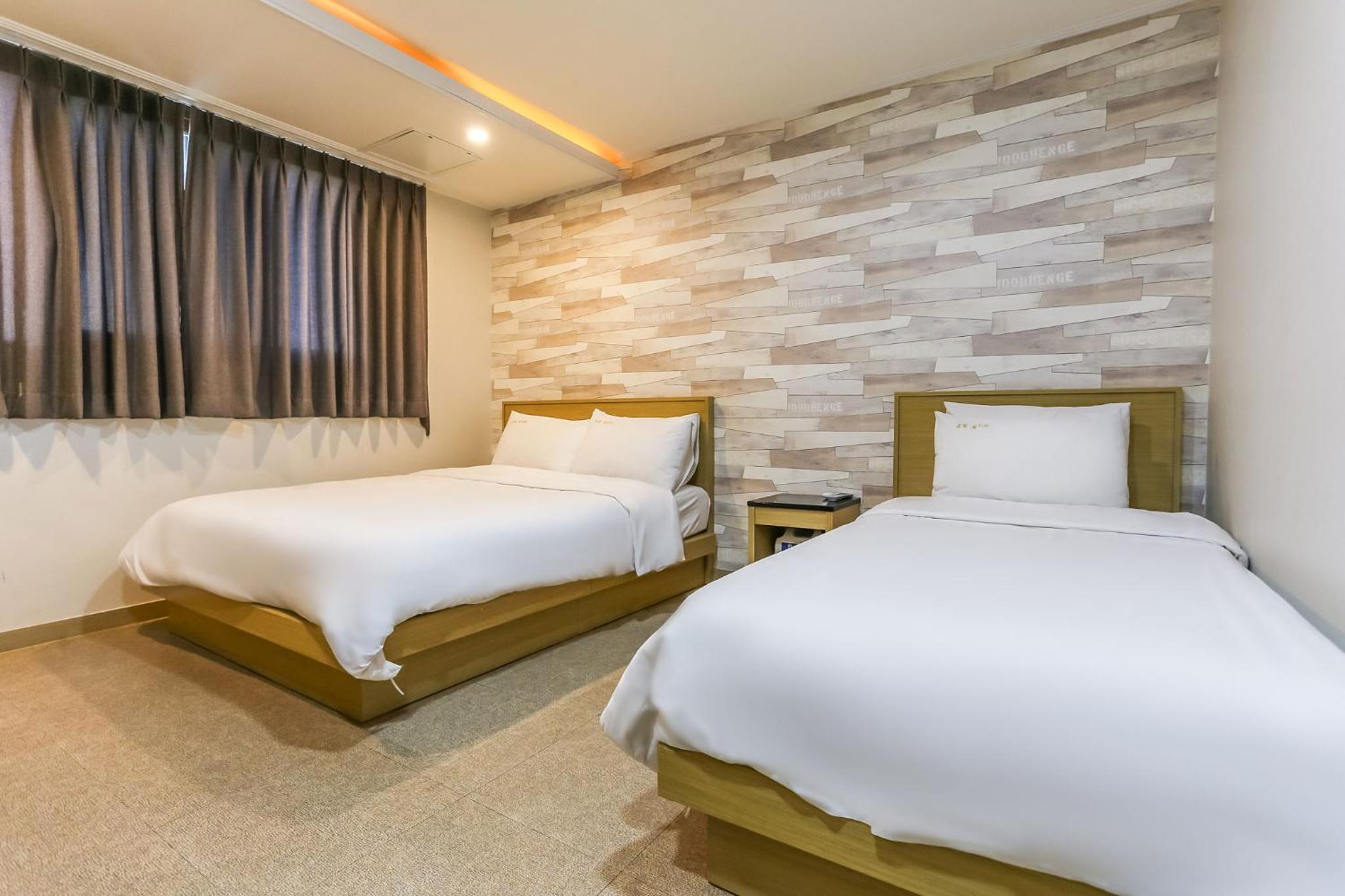 Twin Room - Photo 1