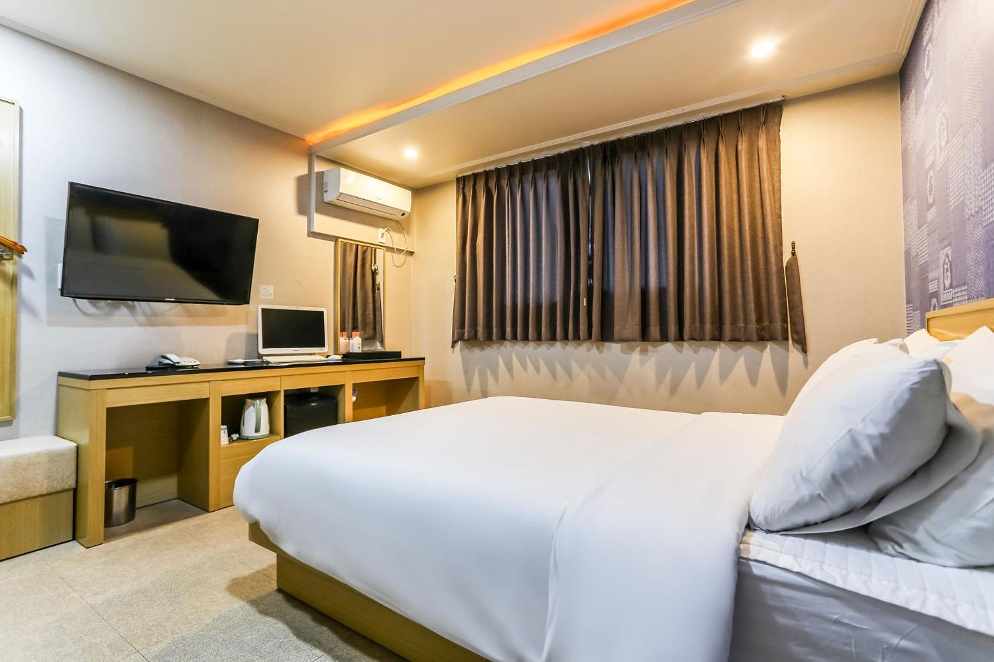 Double Room - Photo 2