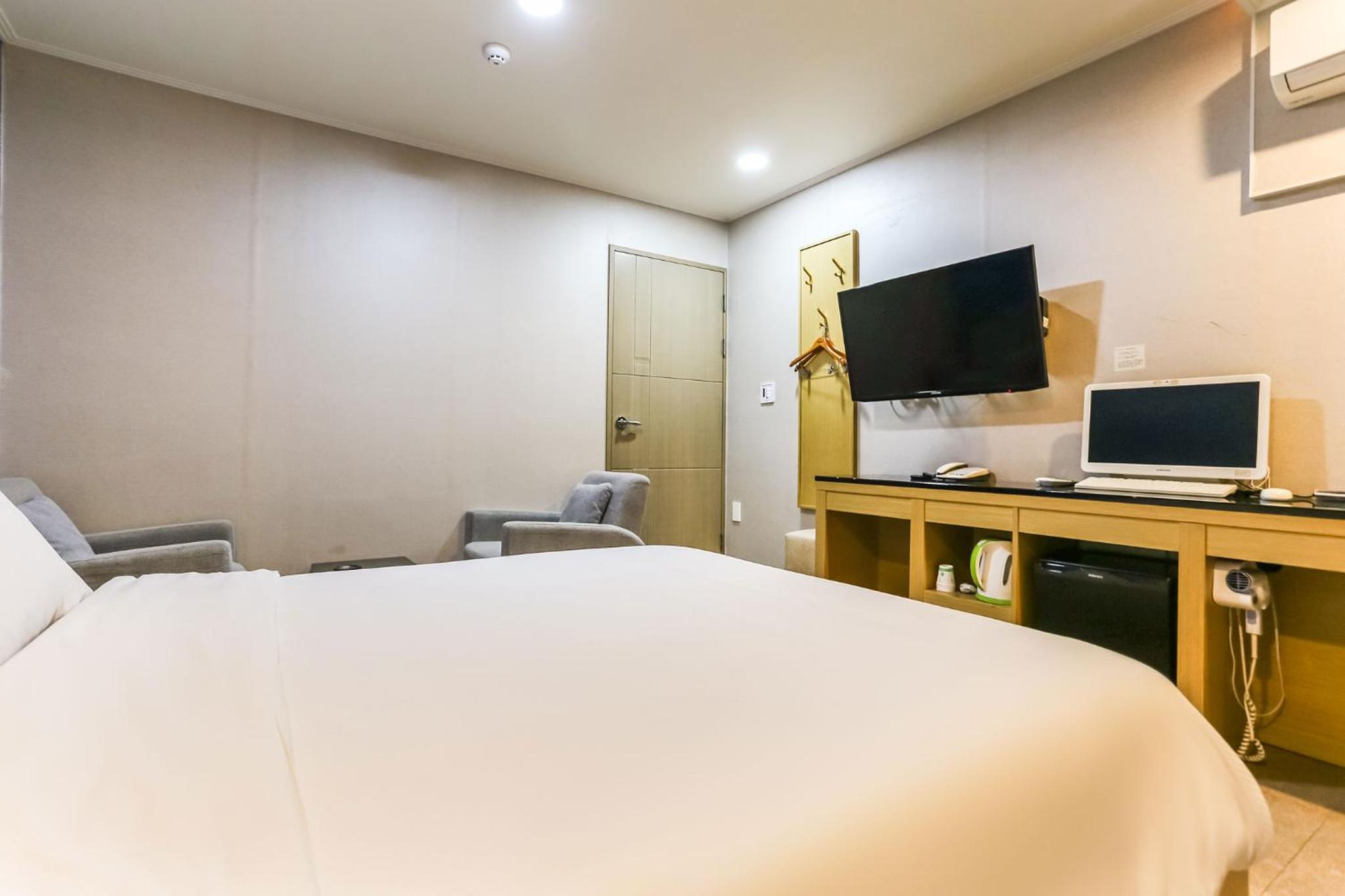 Double Room - Photo 4
