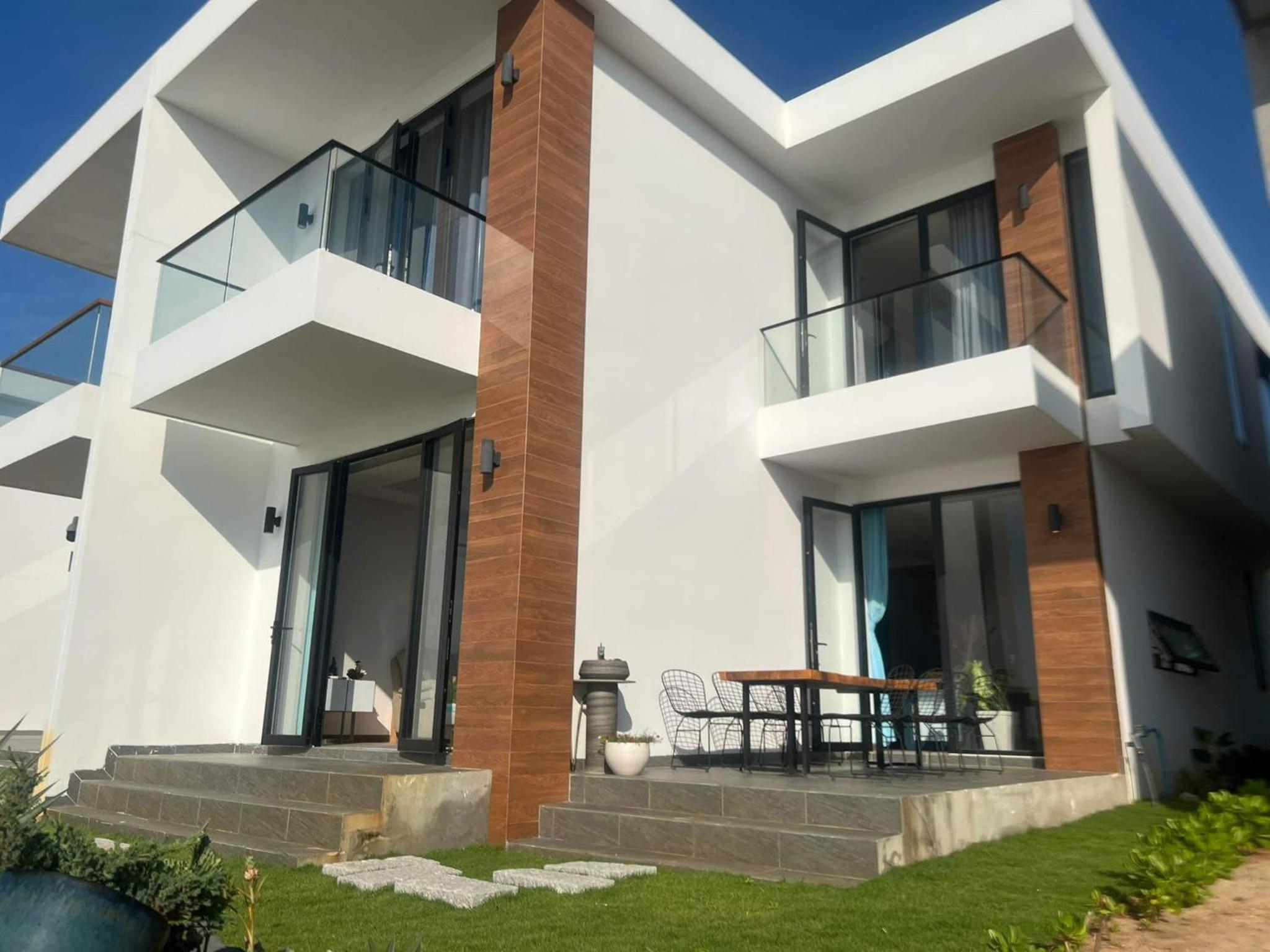 Three-Bedroom House photo 2