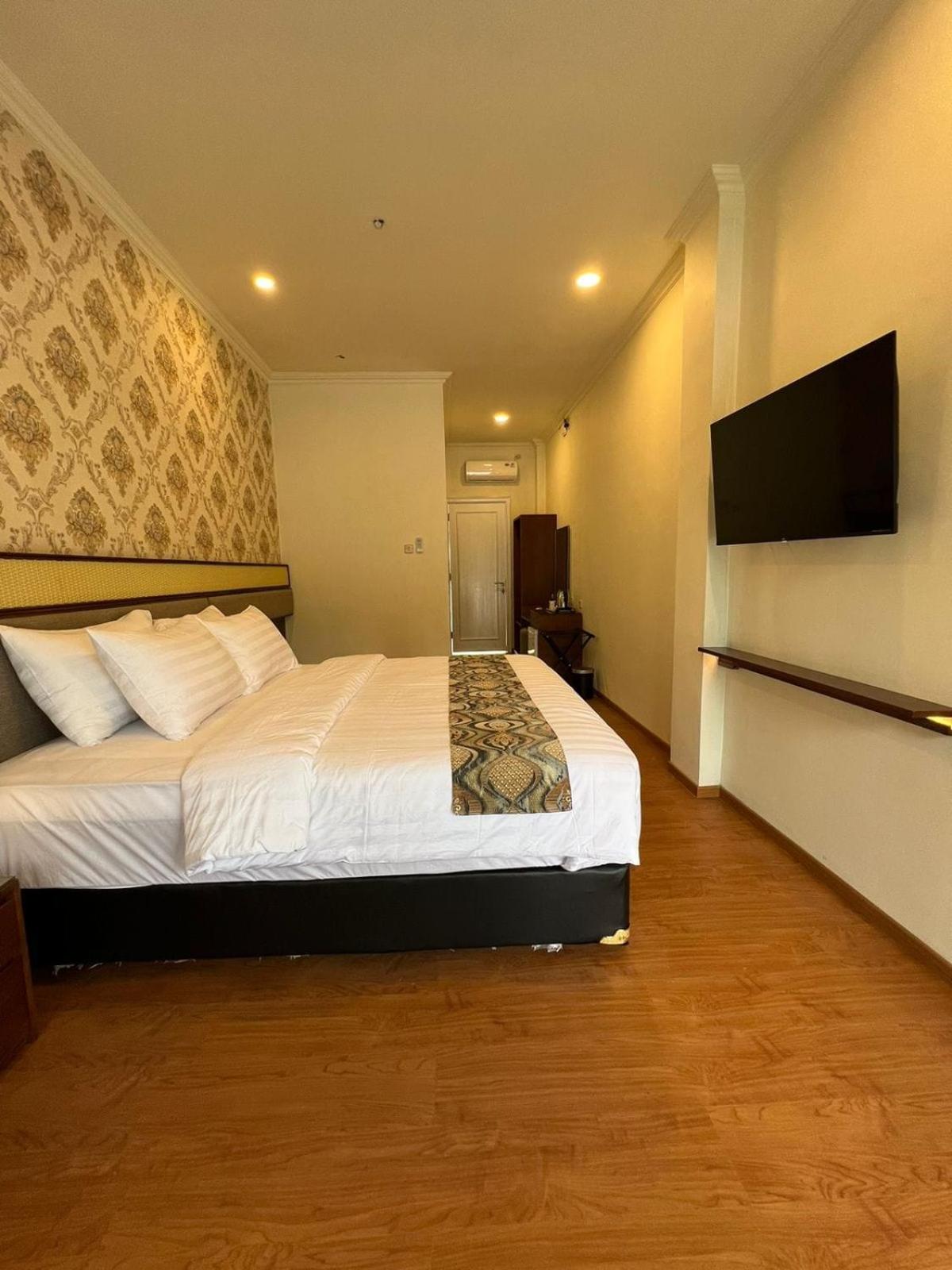 Deluxe King Room photo 3
