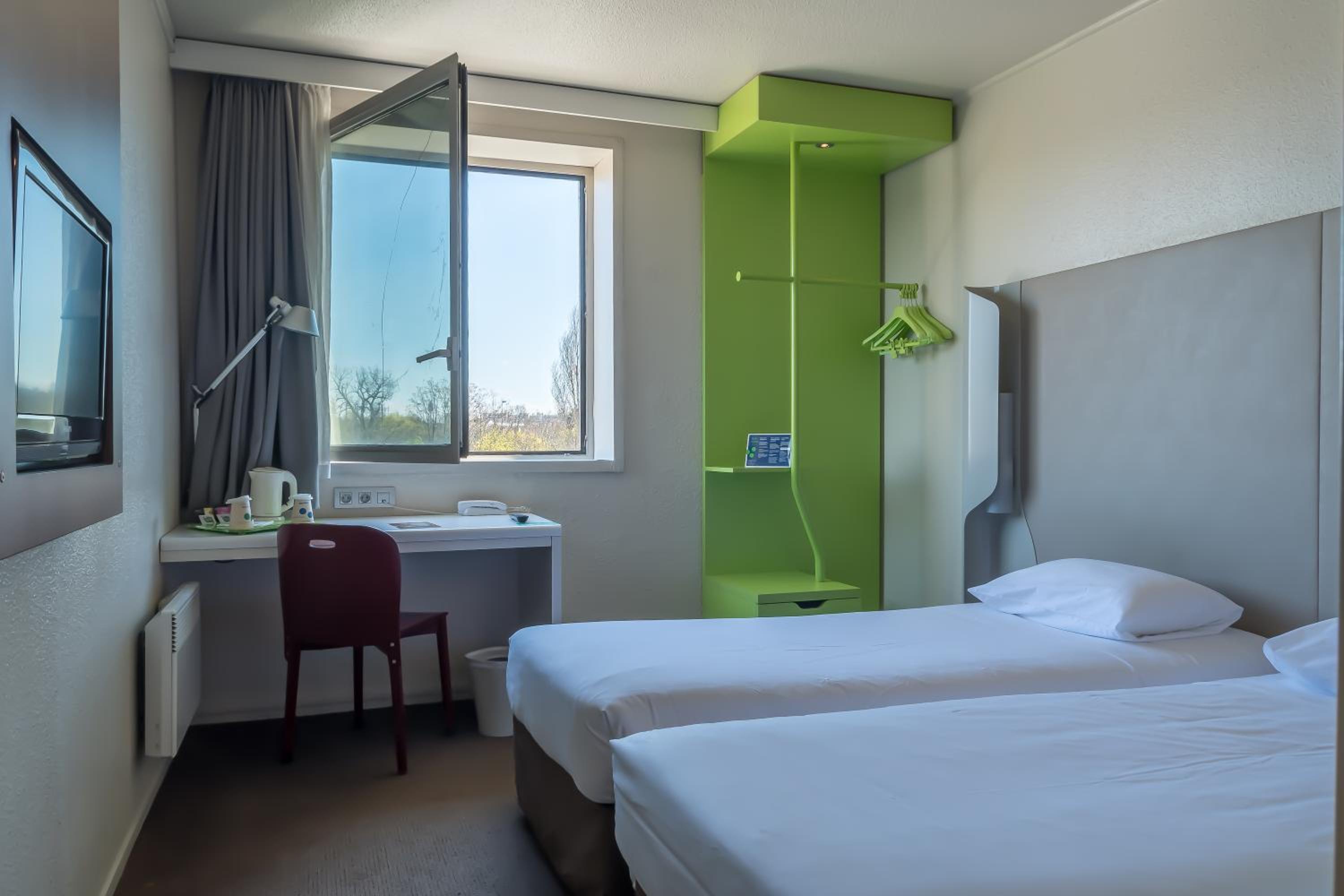 Superior Room With View - 2 Single Beds