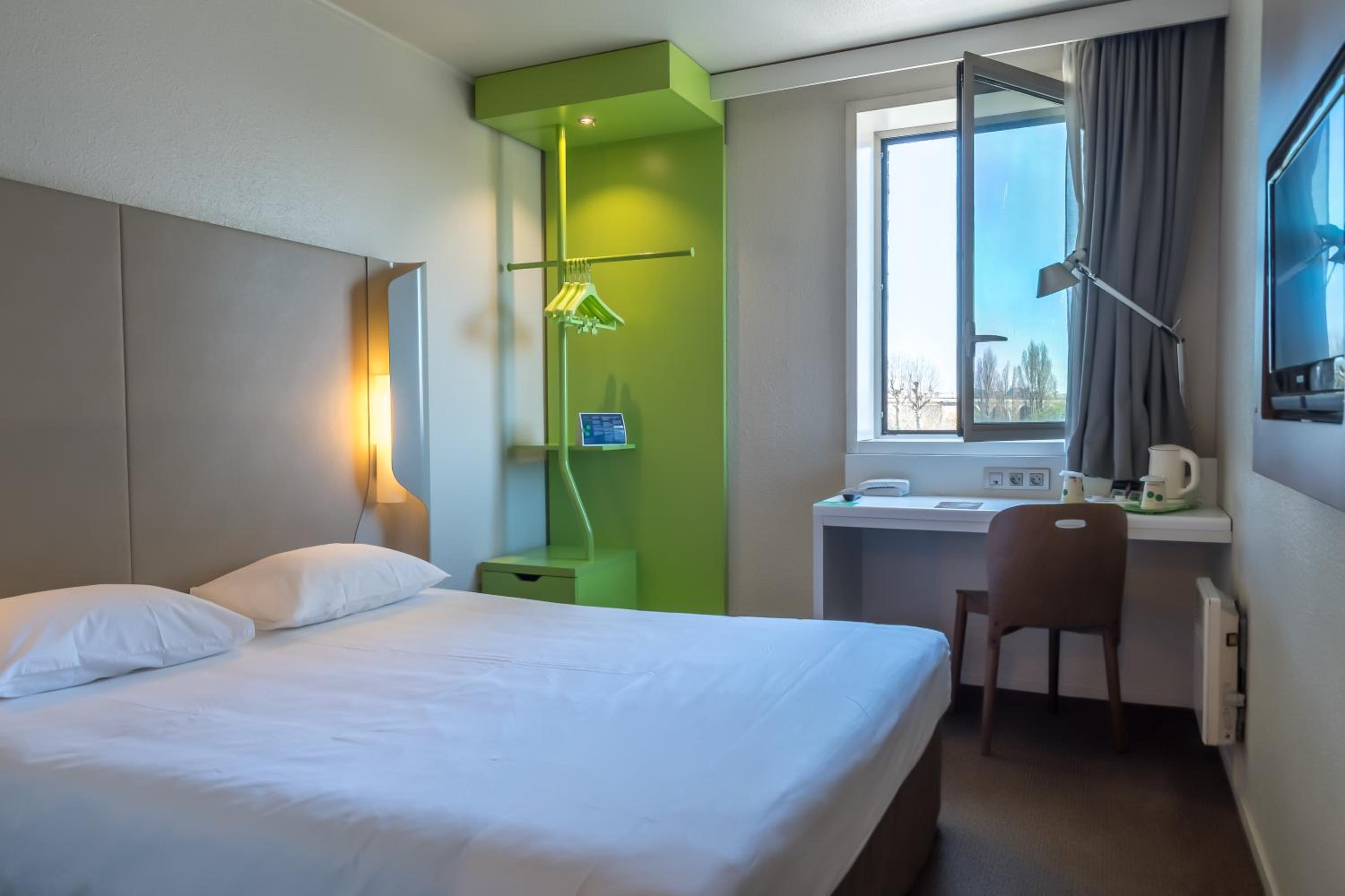 Superior Room With View - 1 Double Bed thumbnail 5