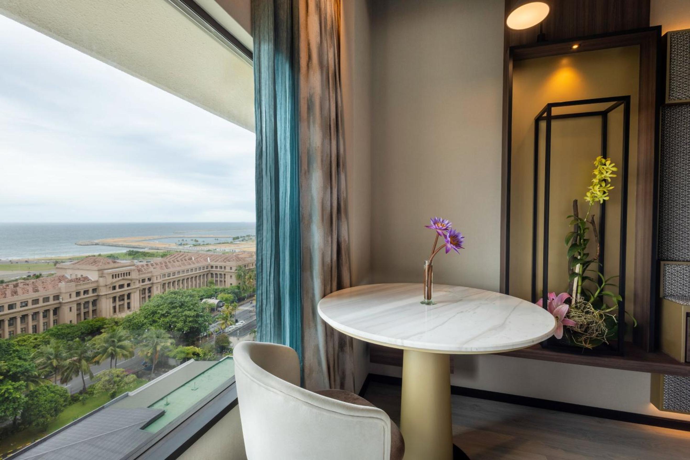 Deluxe King Room with Sea View - Photo 3