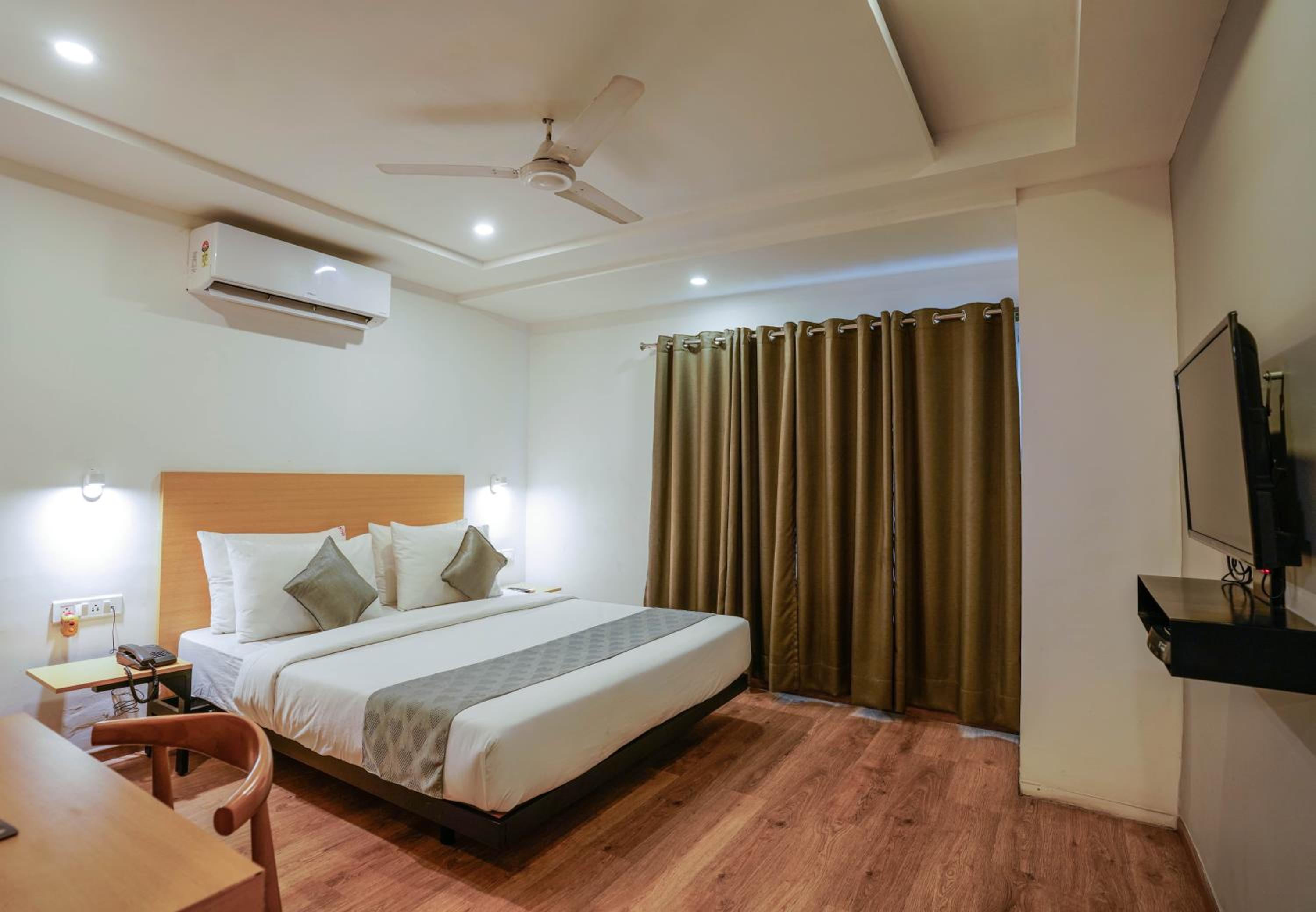 Deluxe Room - Photo 1