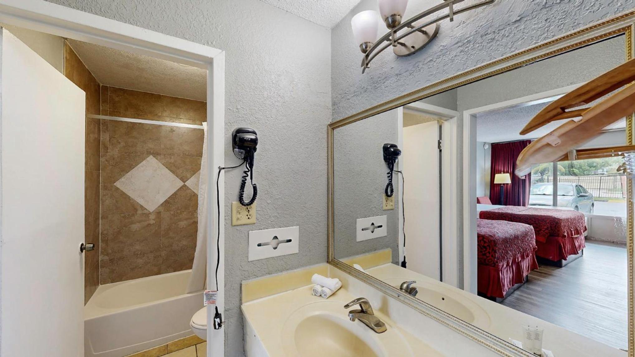 Double Room with Two Double Beds - Non-Smoking photo 2
