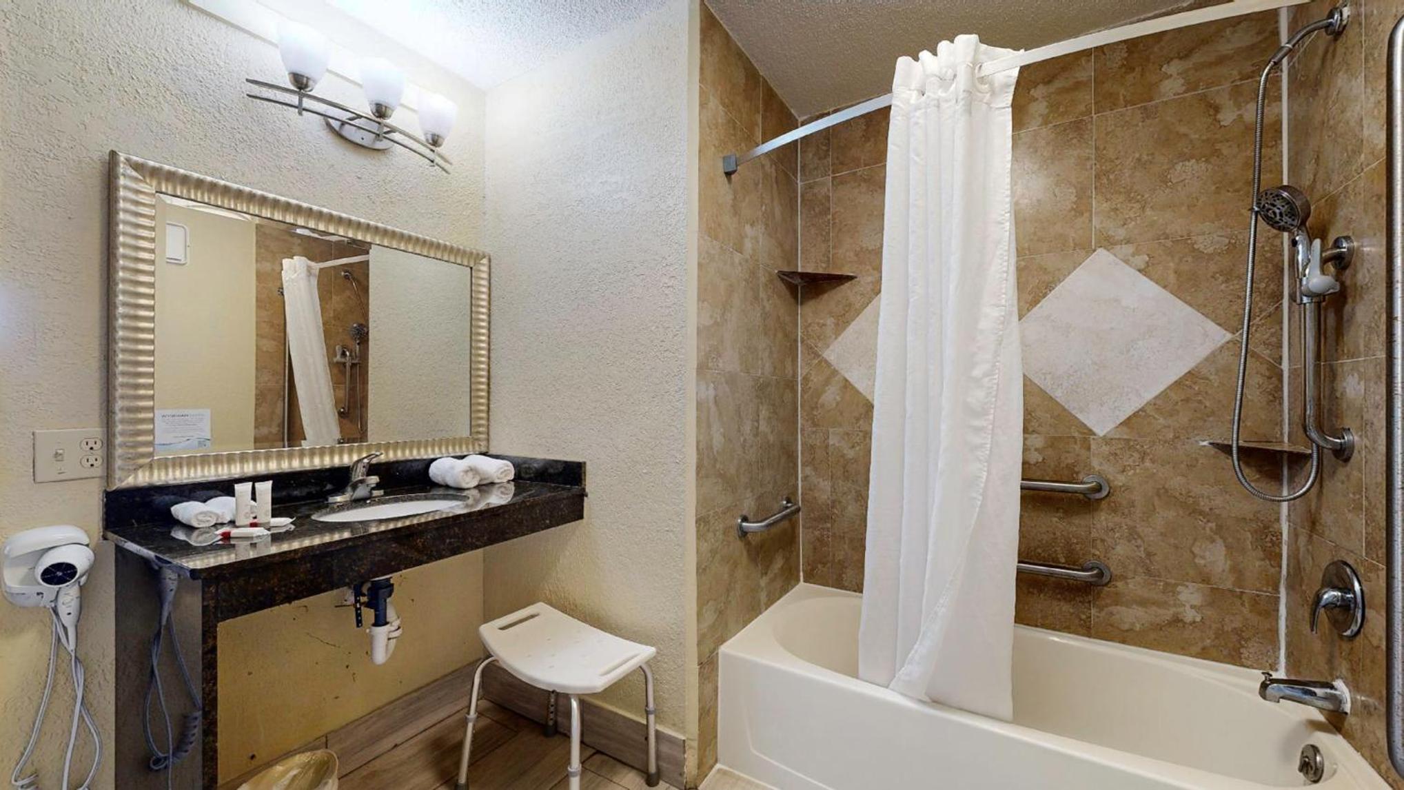 1 King Bed, Mobility/Hearing Accessible Room, First Floor, Non-Smoking