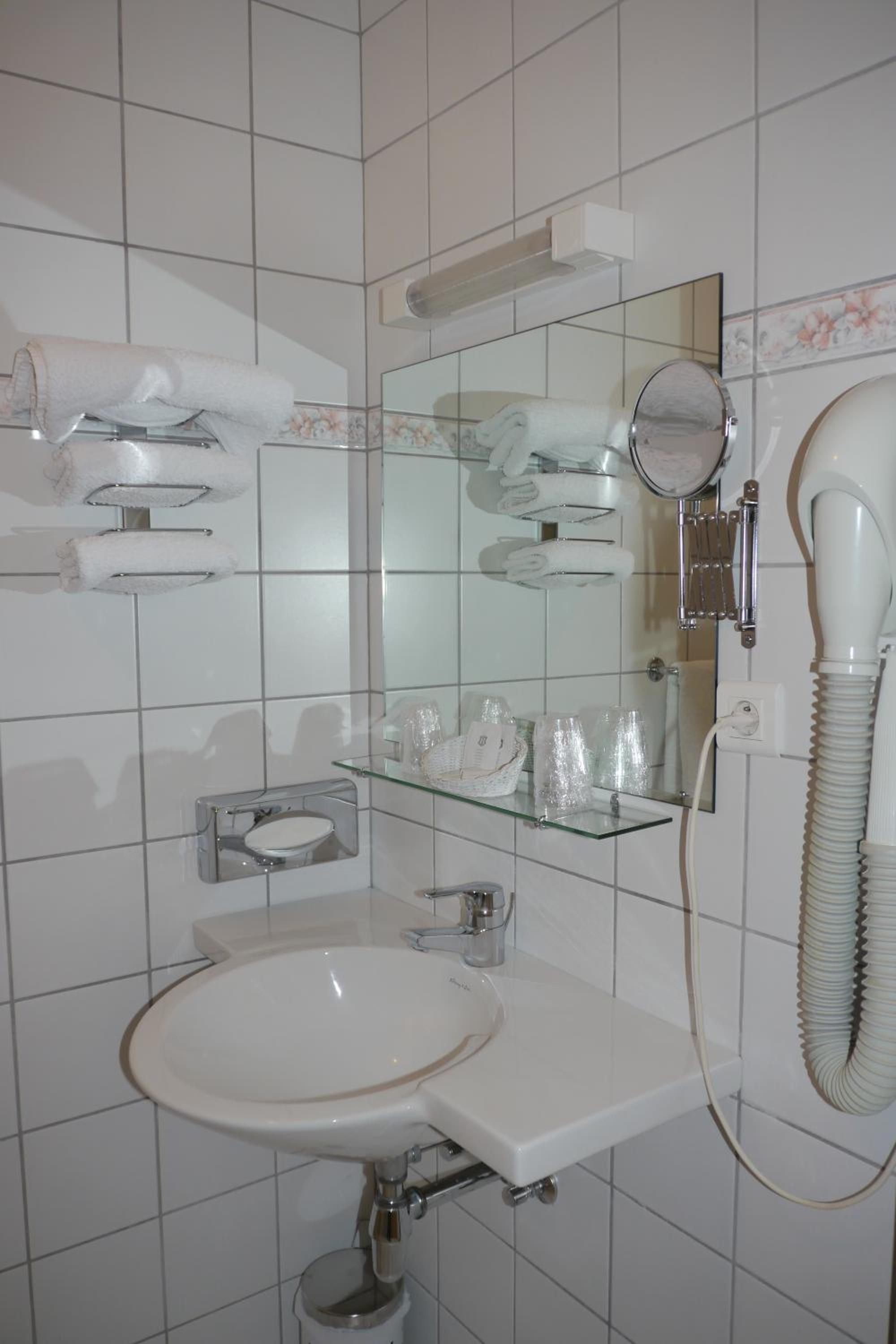 Twin Room with Garden View - Photo 2
