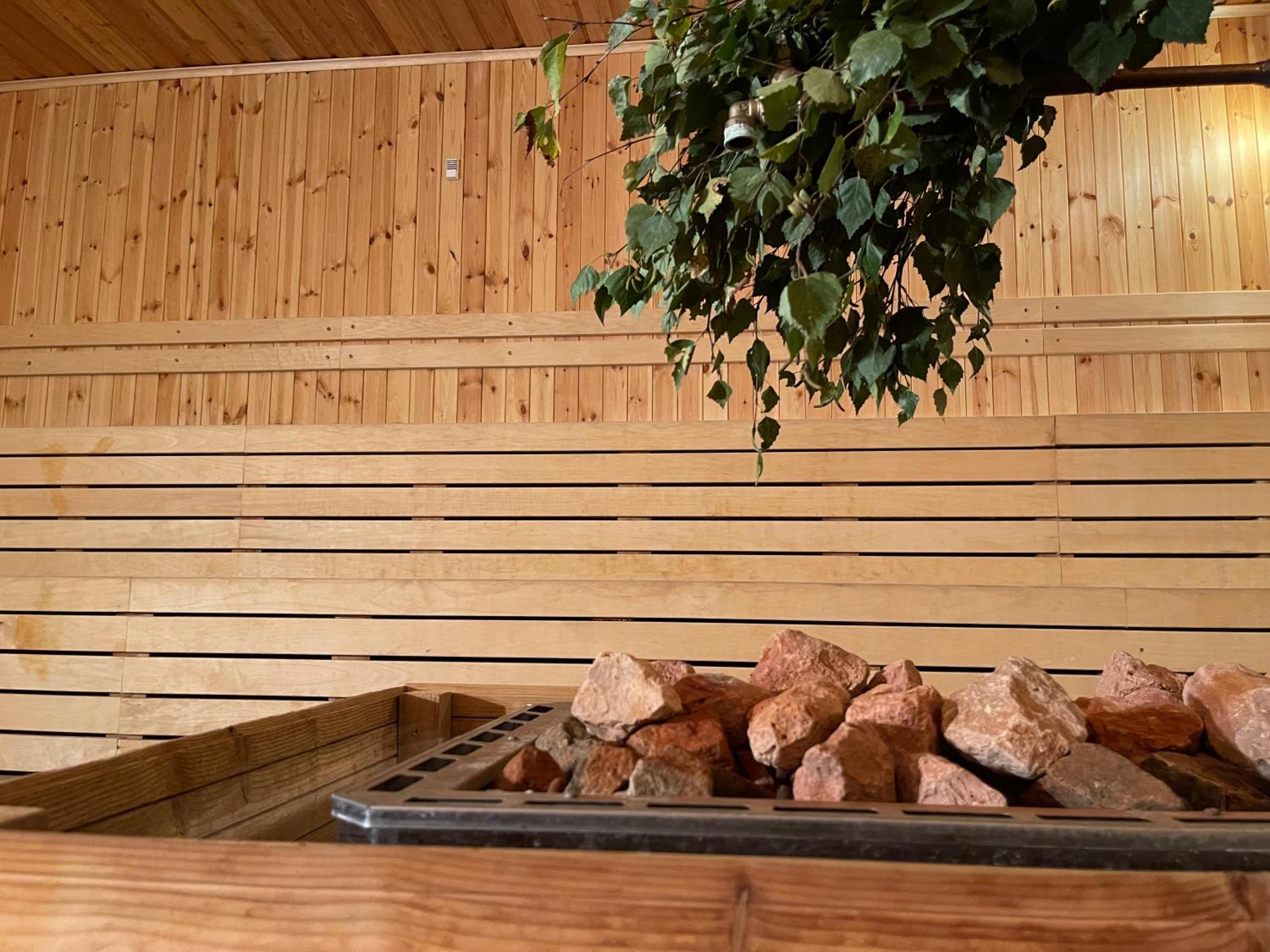 Quadruple Room with Spa Package - Photo 22