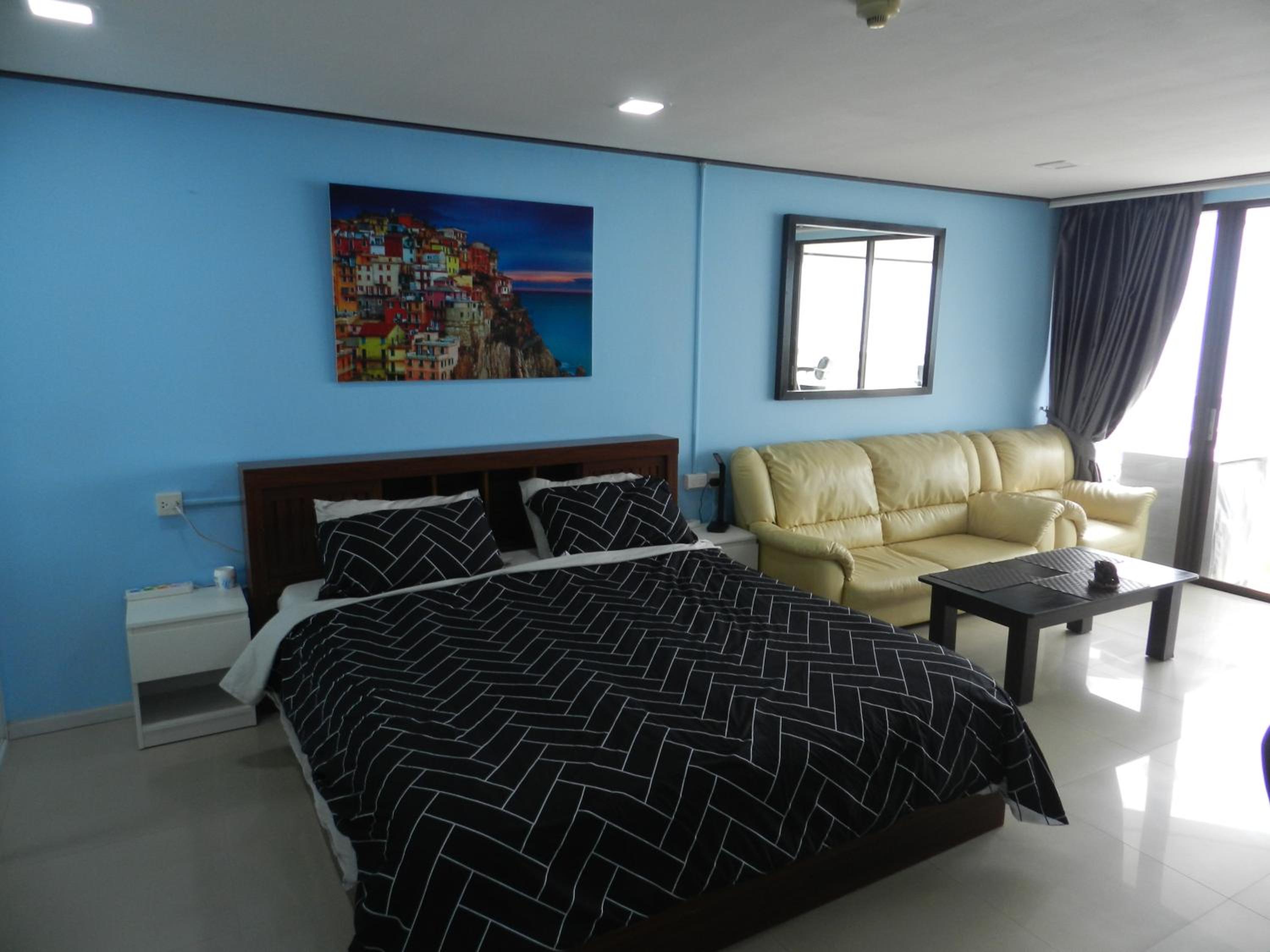 Studio Apartment photo 1
