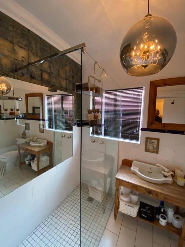 Luxury Queen Room - Photo 9