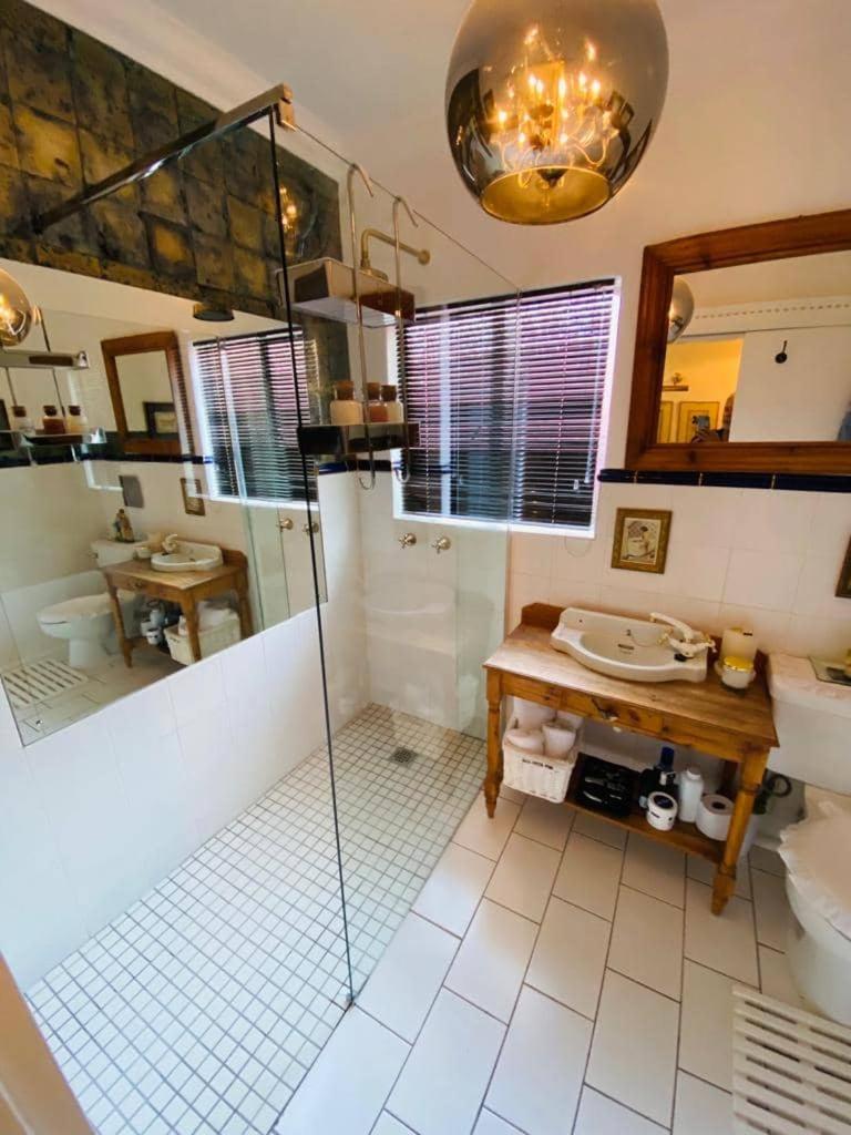 Luxury Queen Room - Photo 10