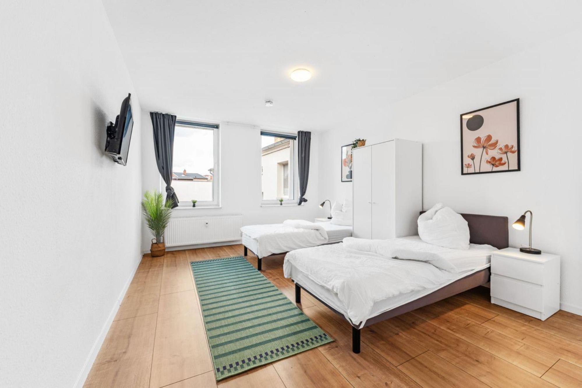 Apartment with Balcony photo 2