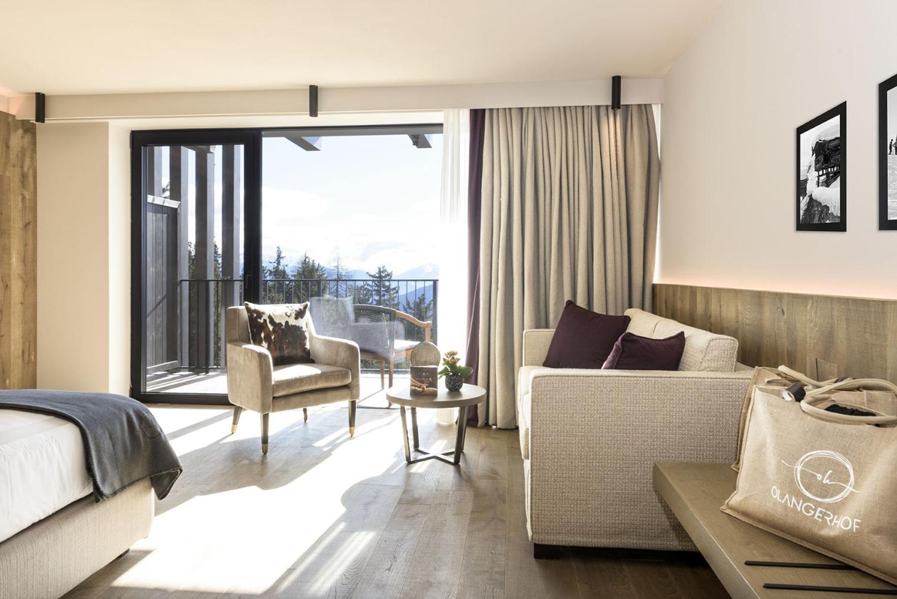 Junior Suite with Mountain View photo 2