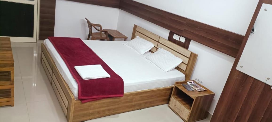 Deluxe Double Room (2 Adults + 1 Child) photo 1