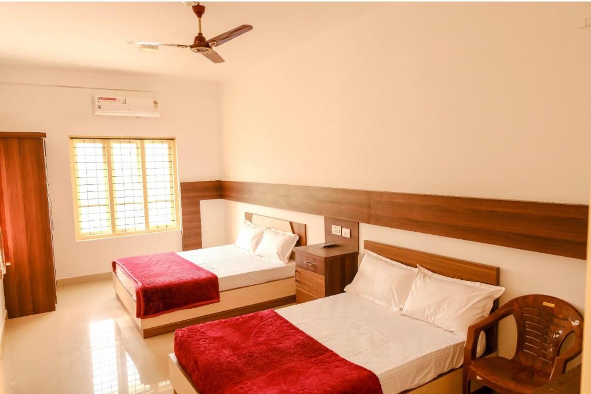 Deluxe Queen Room with Two Queen Beds photo 1