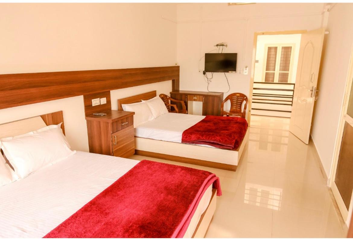 Deluxe Queen Room with Two Queen Beds photo 2