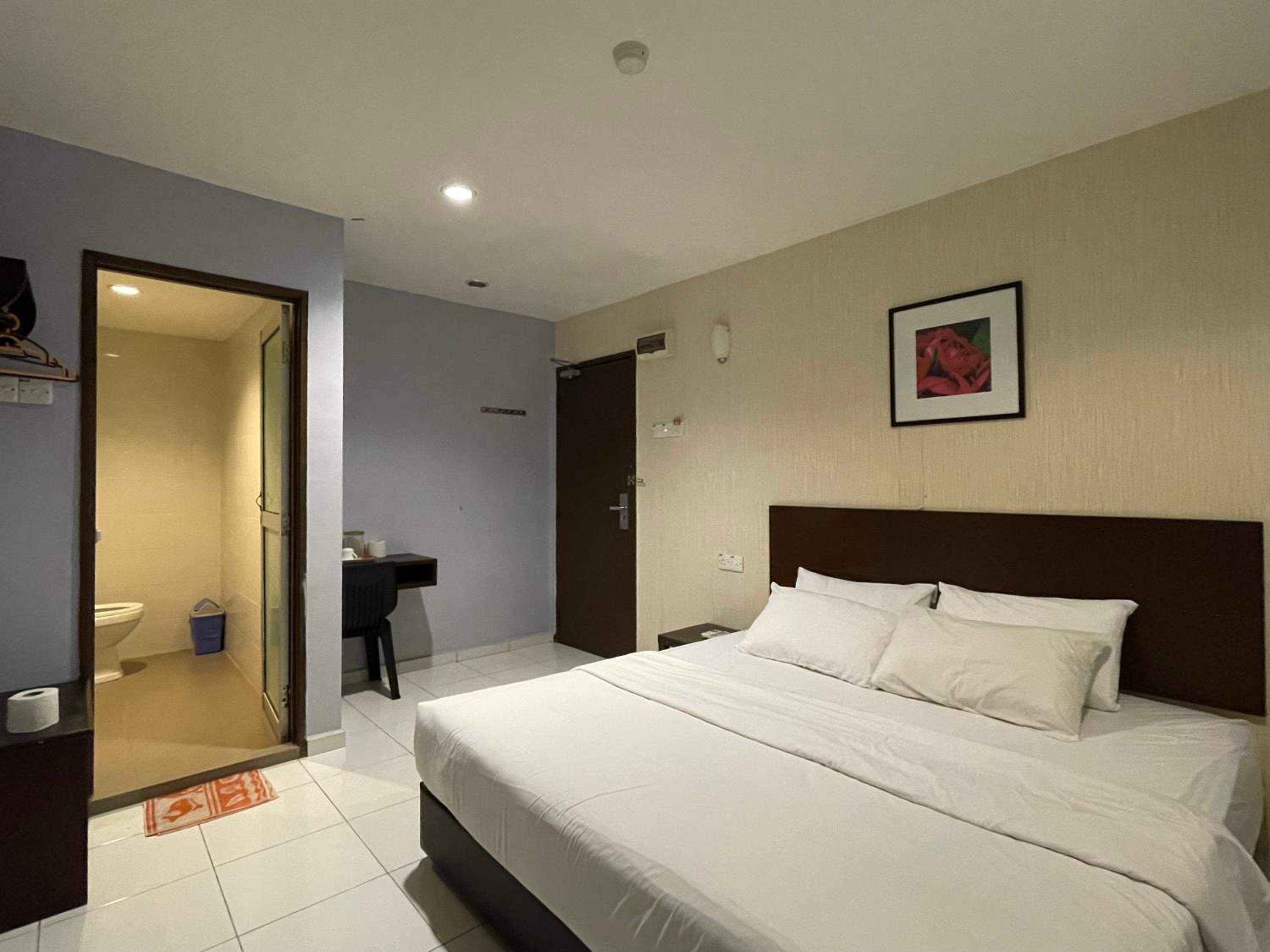 Standard King Room - Photo 2
