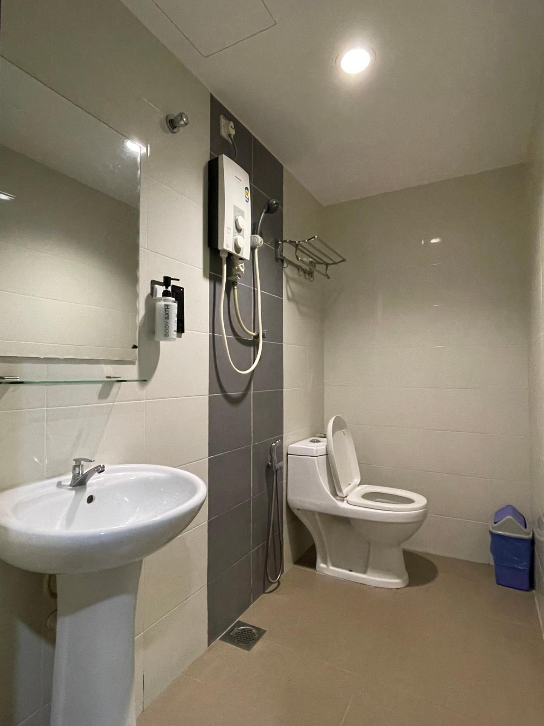 Standard King Room - Photo 4