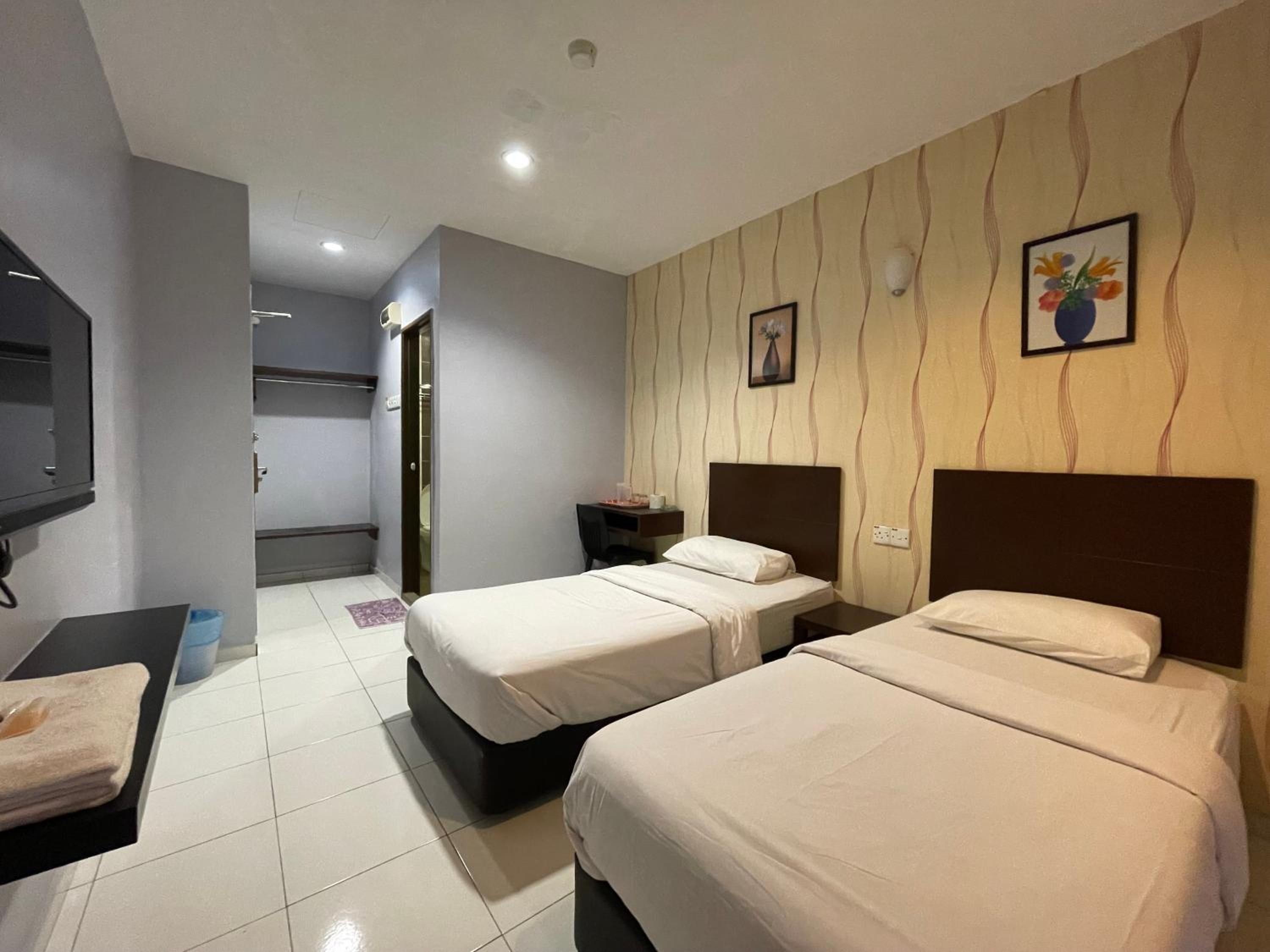 Twin Room with View - Photo 3