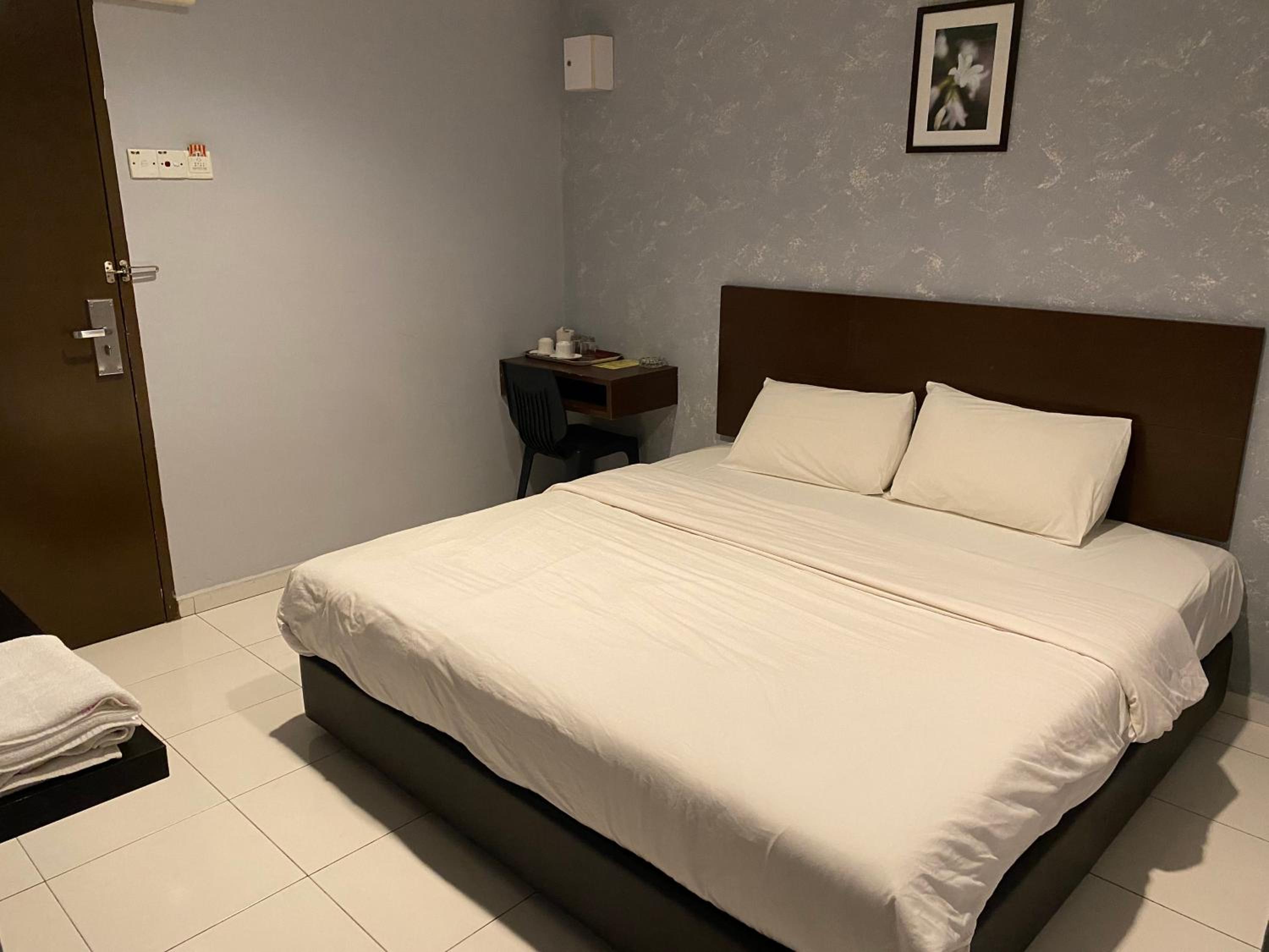 Standard Queen Room - Photo 1