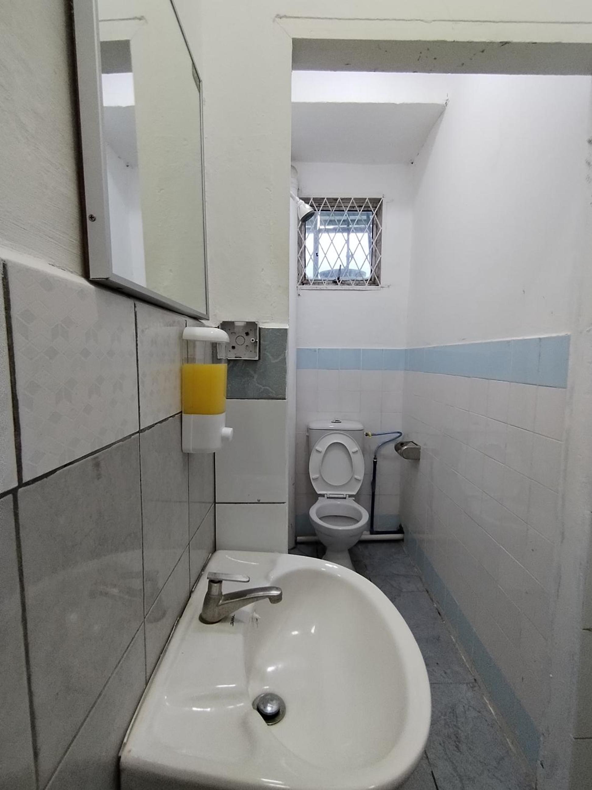Double Room with Shared Bathroom photo 2