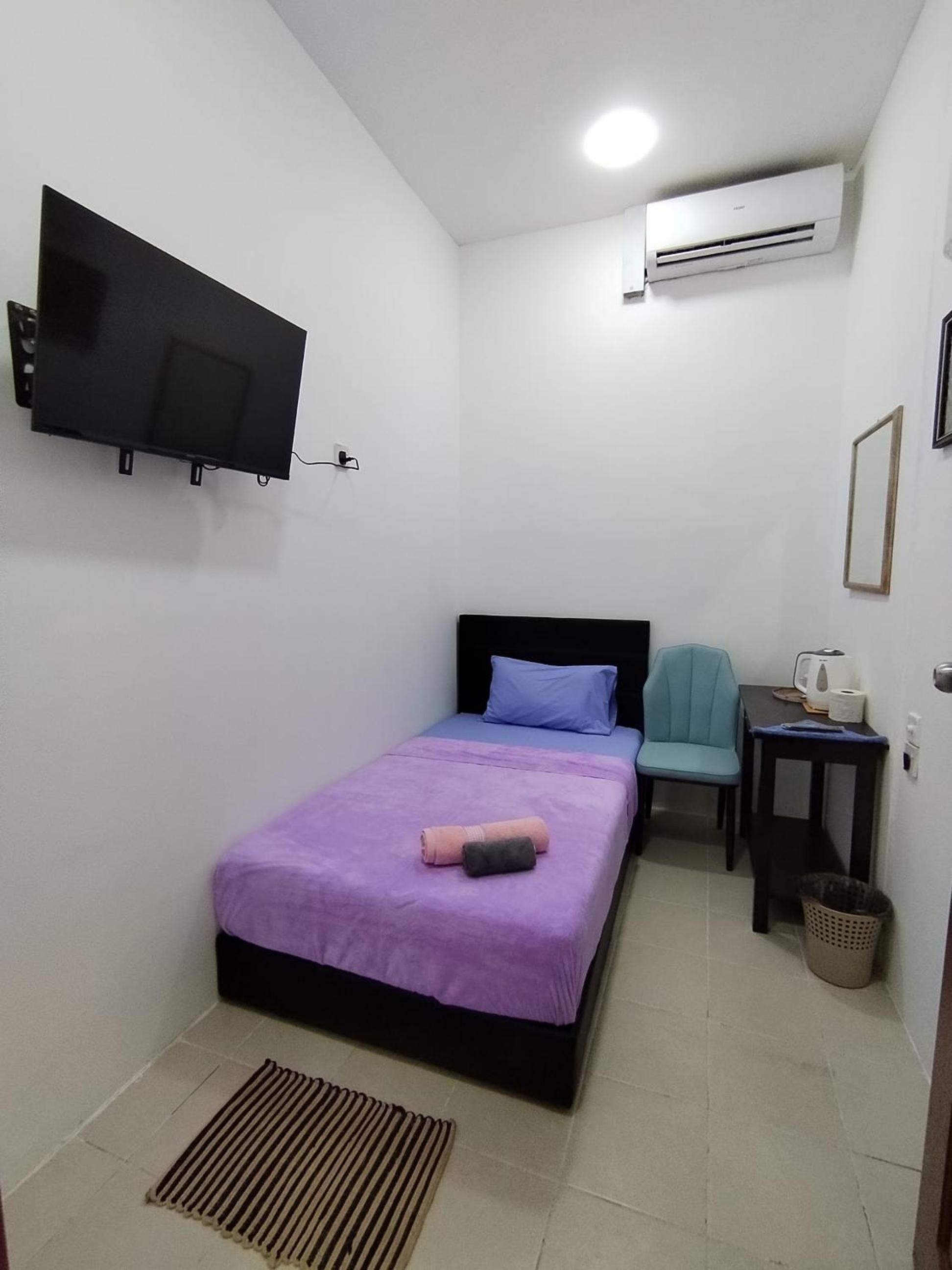 Single Room with Shared Bathroom photo 1