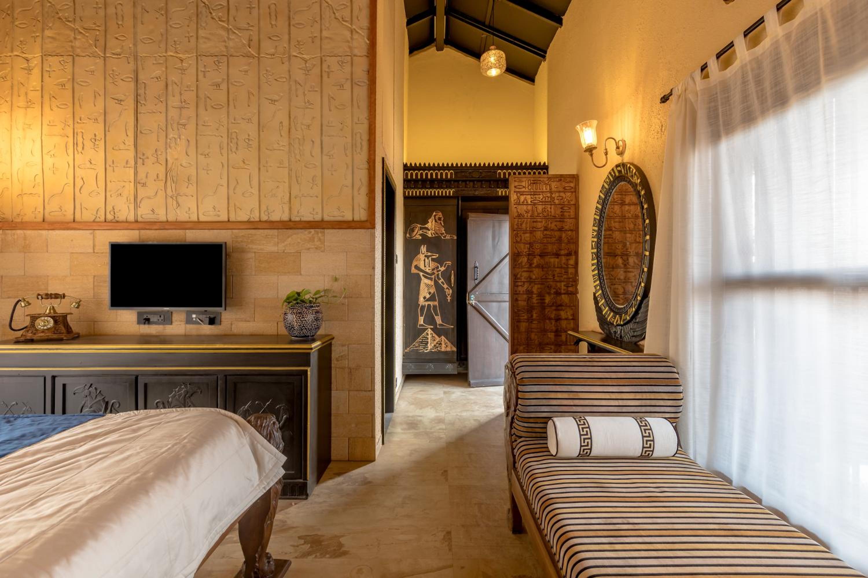 Deluxe Double Room - Photo 13
