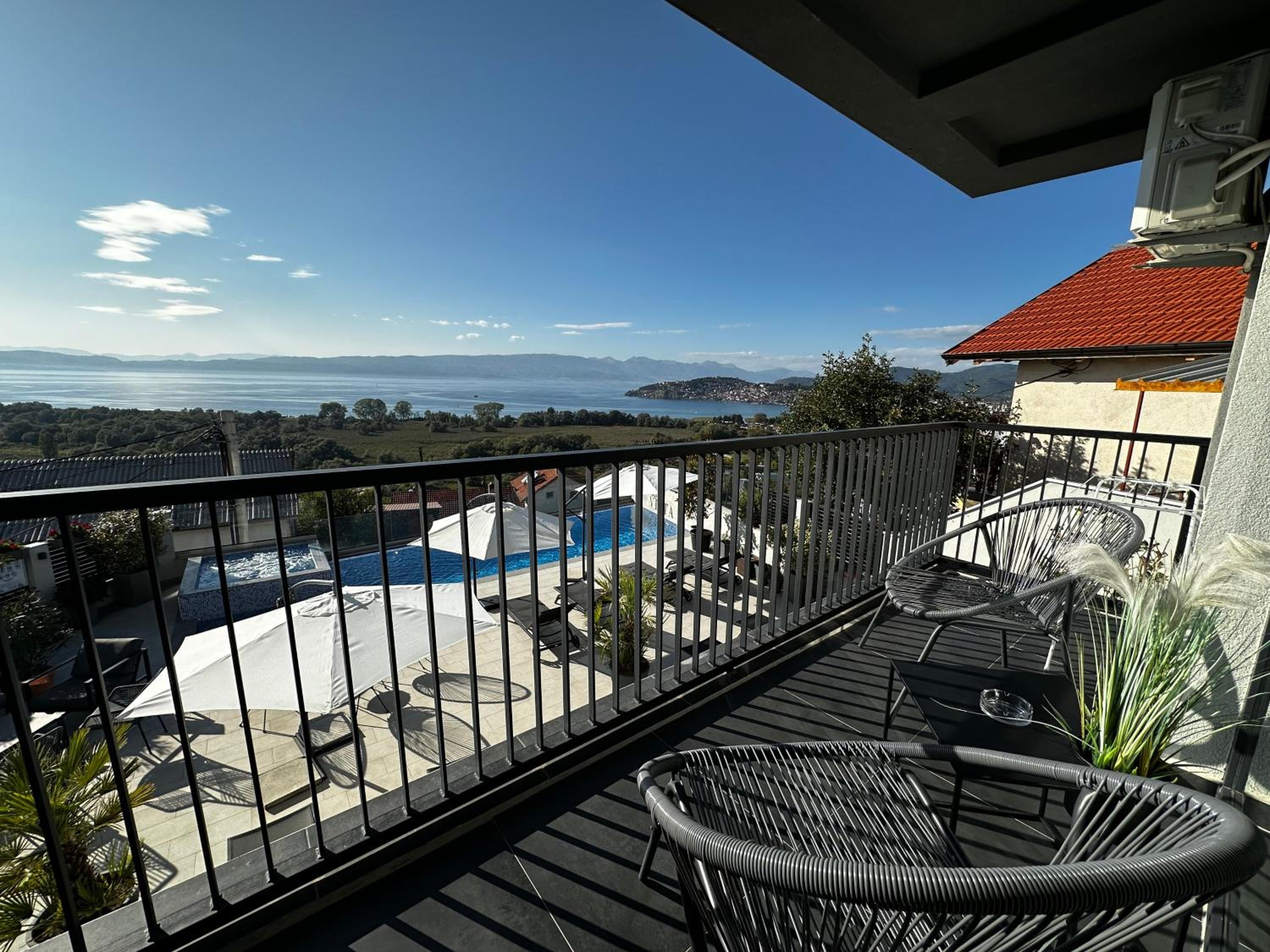 Superior Double or Twin Room with Lake View - Photo 7
