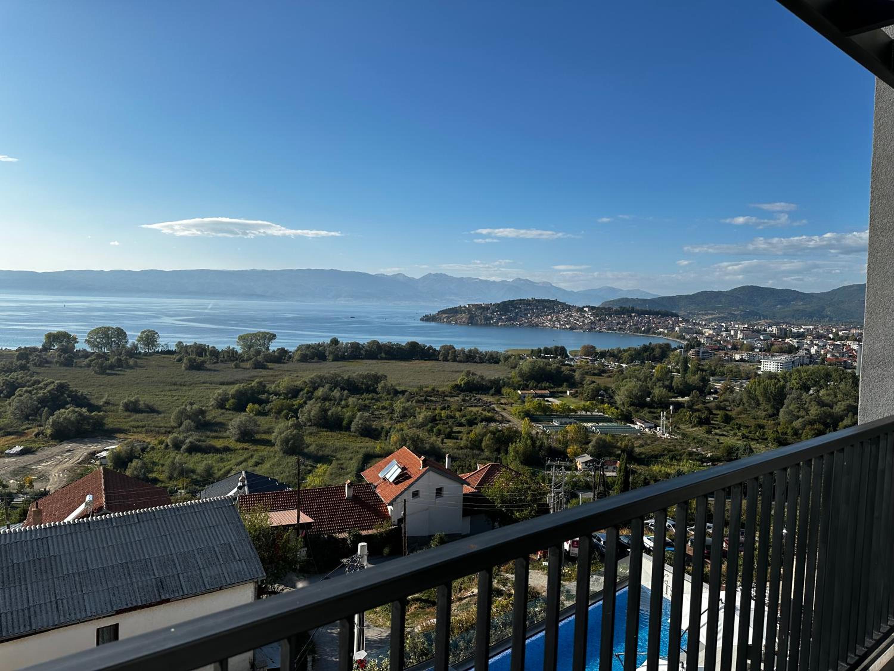 Superior Double or Twin Room with Lake View - Photo 8