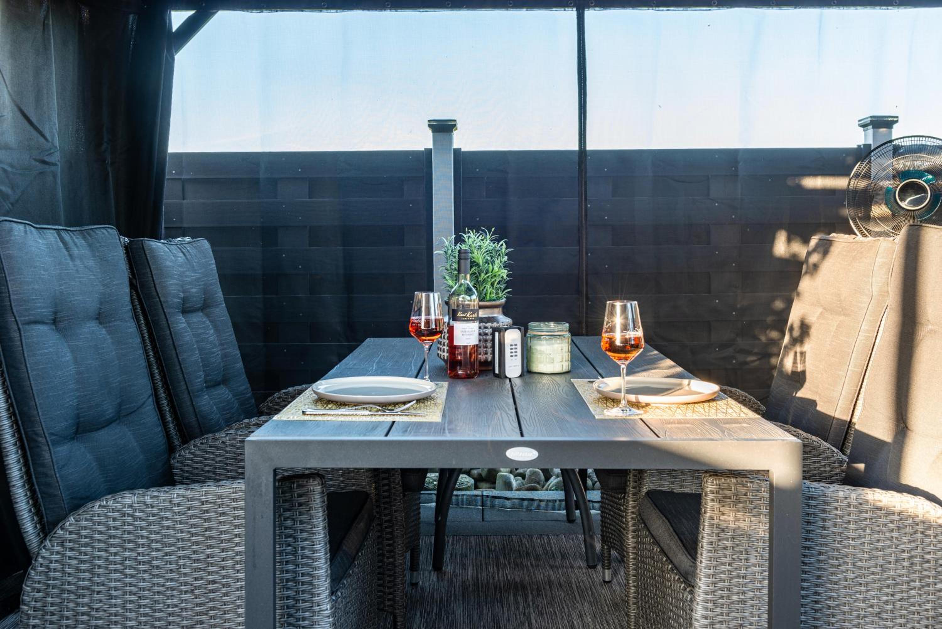 One-Bedroom Apartment with Garden View photo 2