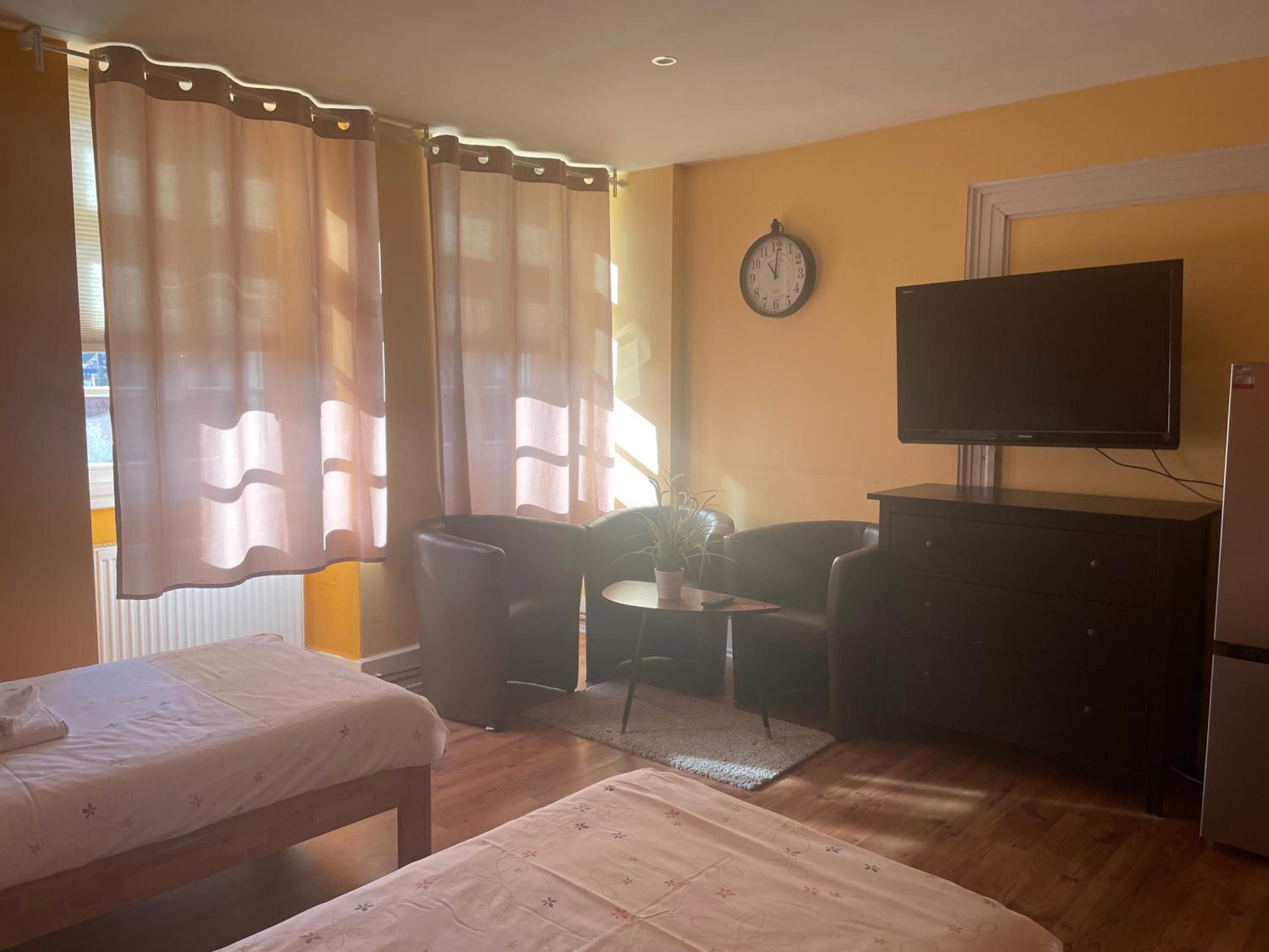 Triple Room With Private External Bathroom photo 3