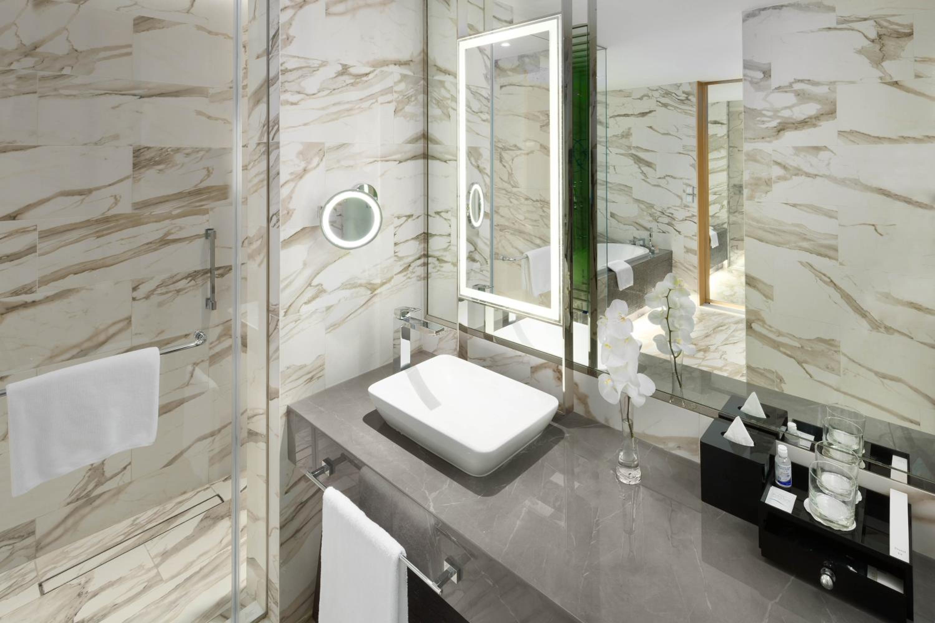 One-Bedroom Suite - Photo 2