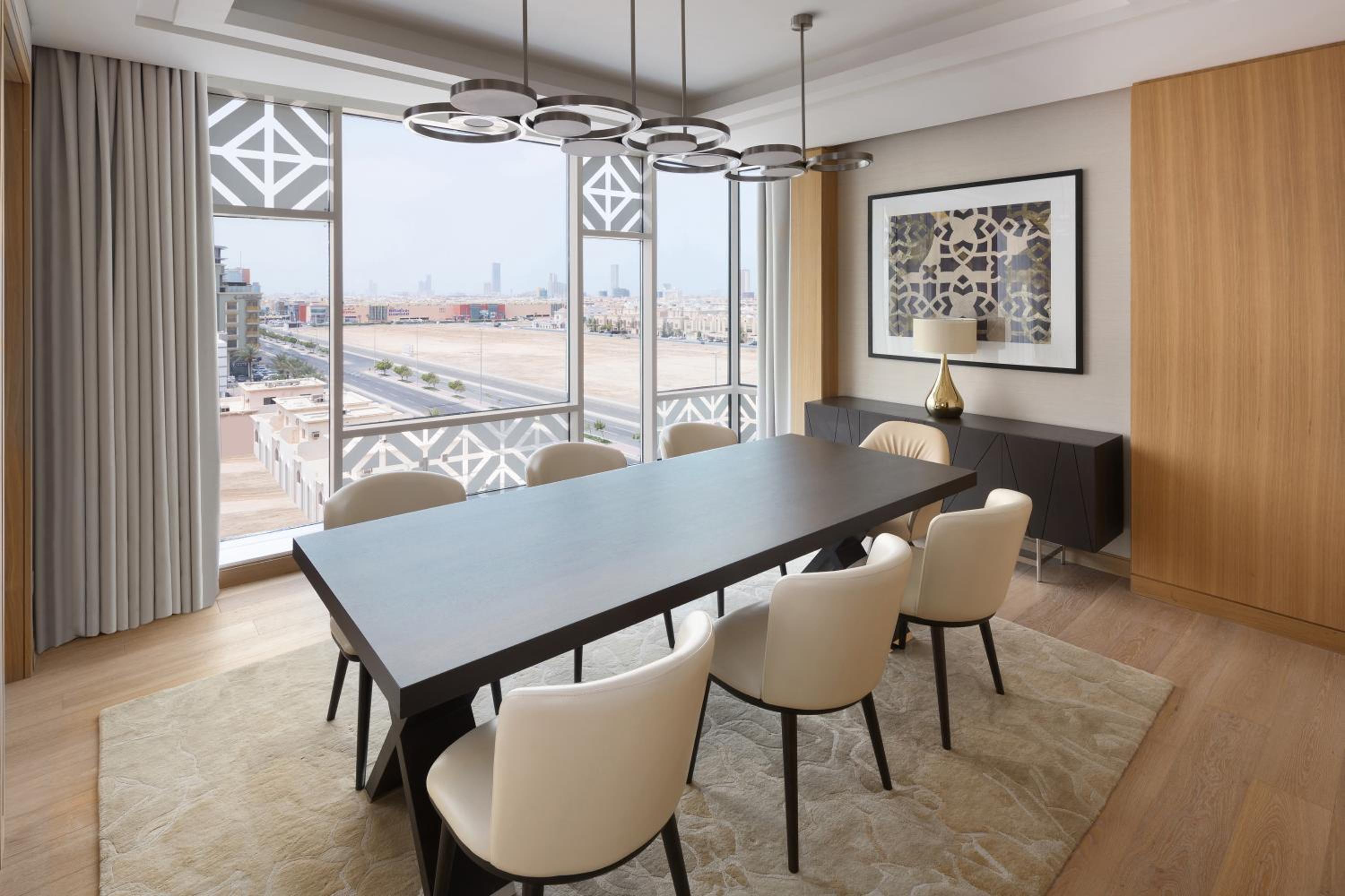 Diplomatic King Suite - Photo 9