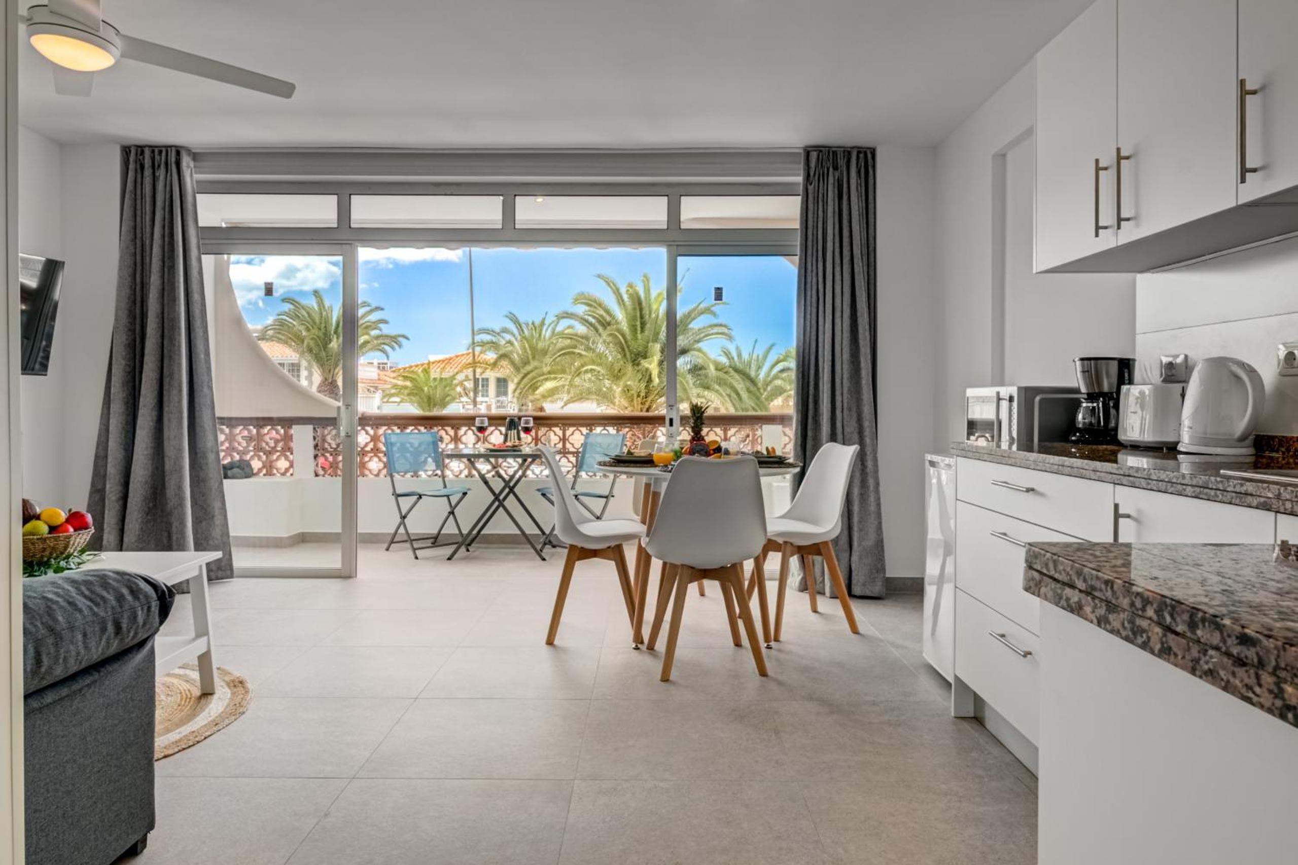 Apartamento con Balcón