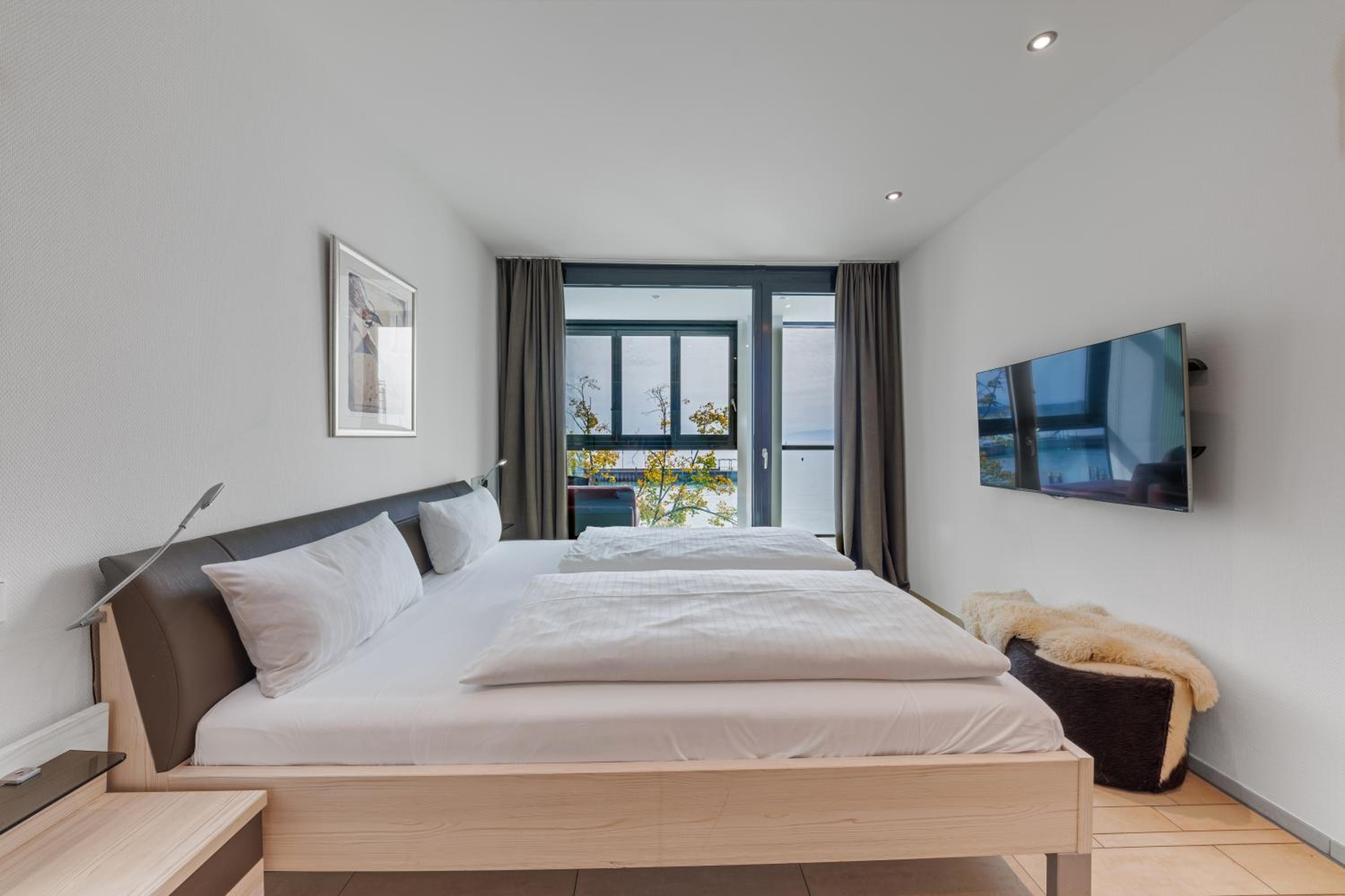 Suite with Lake View - Photo 5