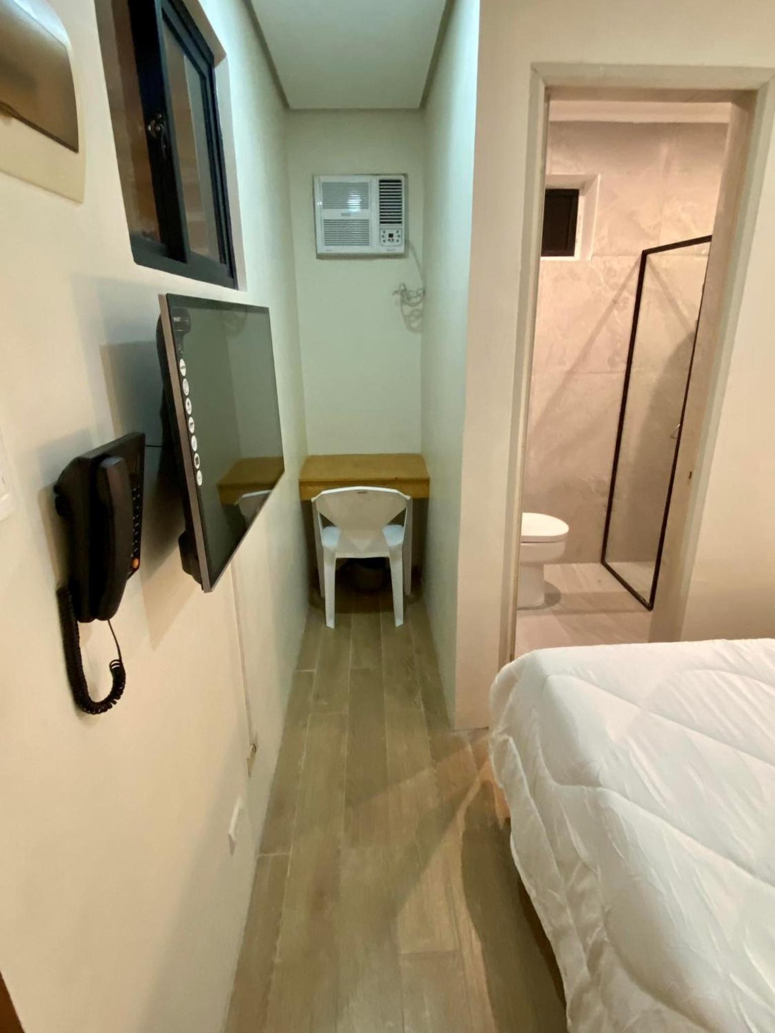 Double Room with Private Bathroom - Photo 7