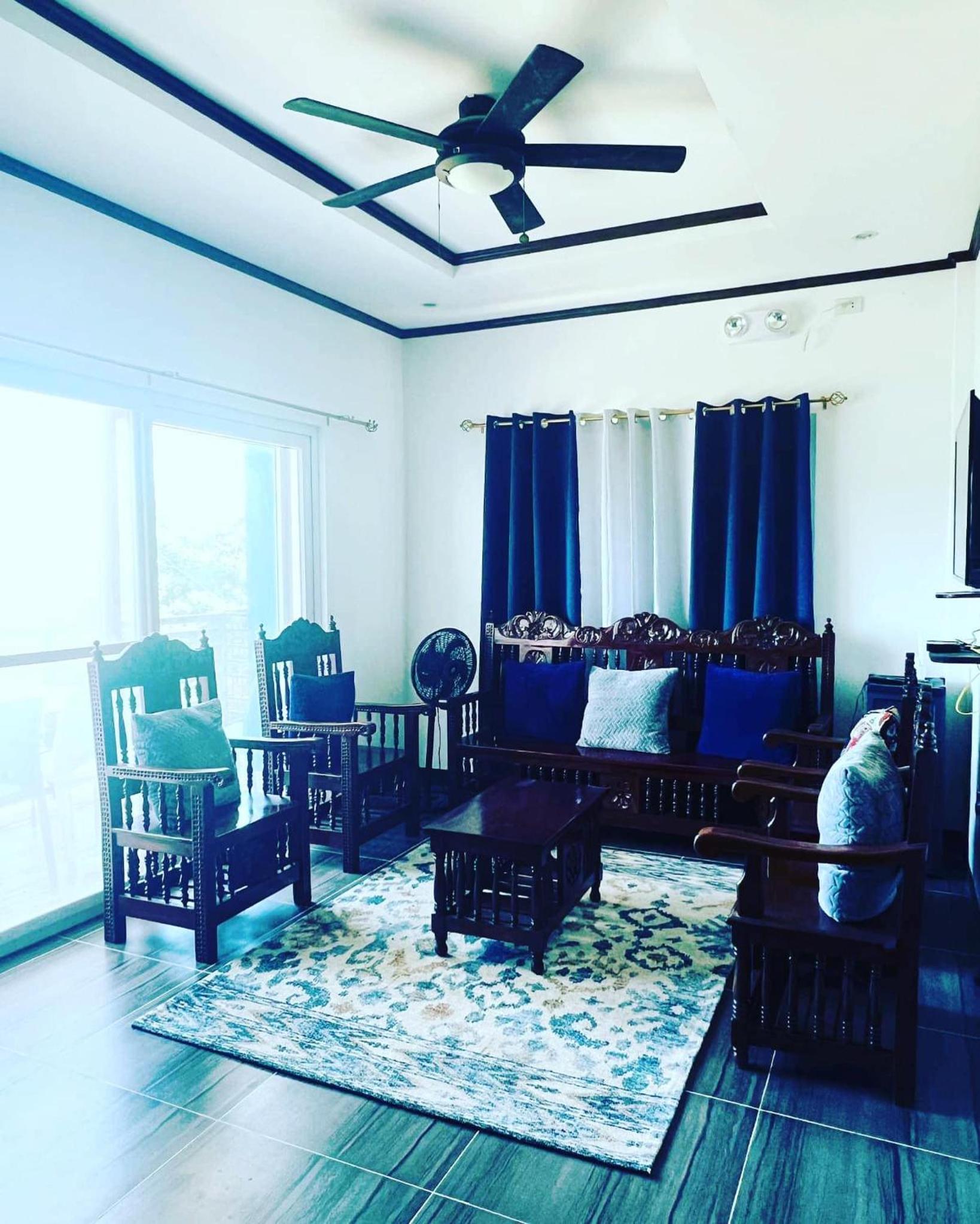 Five-Bedroom House photo 1