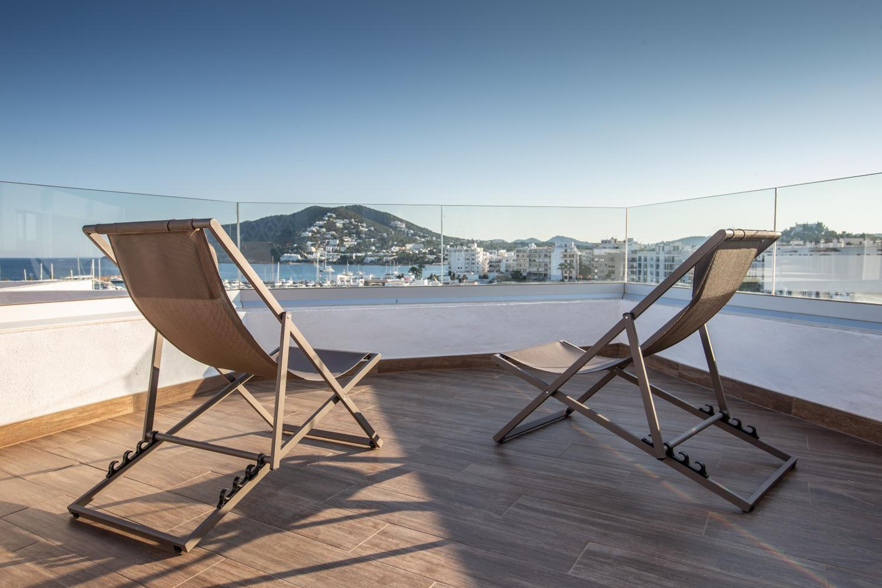 Premium Double Room with Terrace and Sea View photo 2
