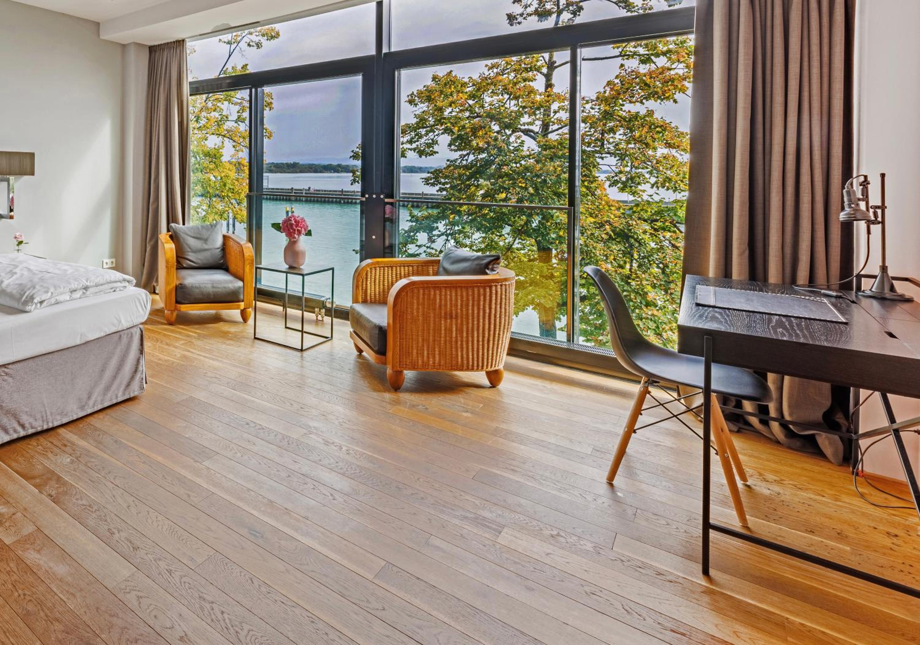 Double Room with Lake View - Photo 1