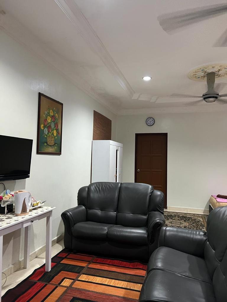 Two-Bedroom House photo 3
