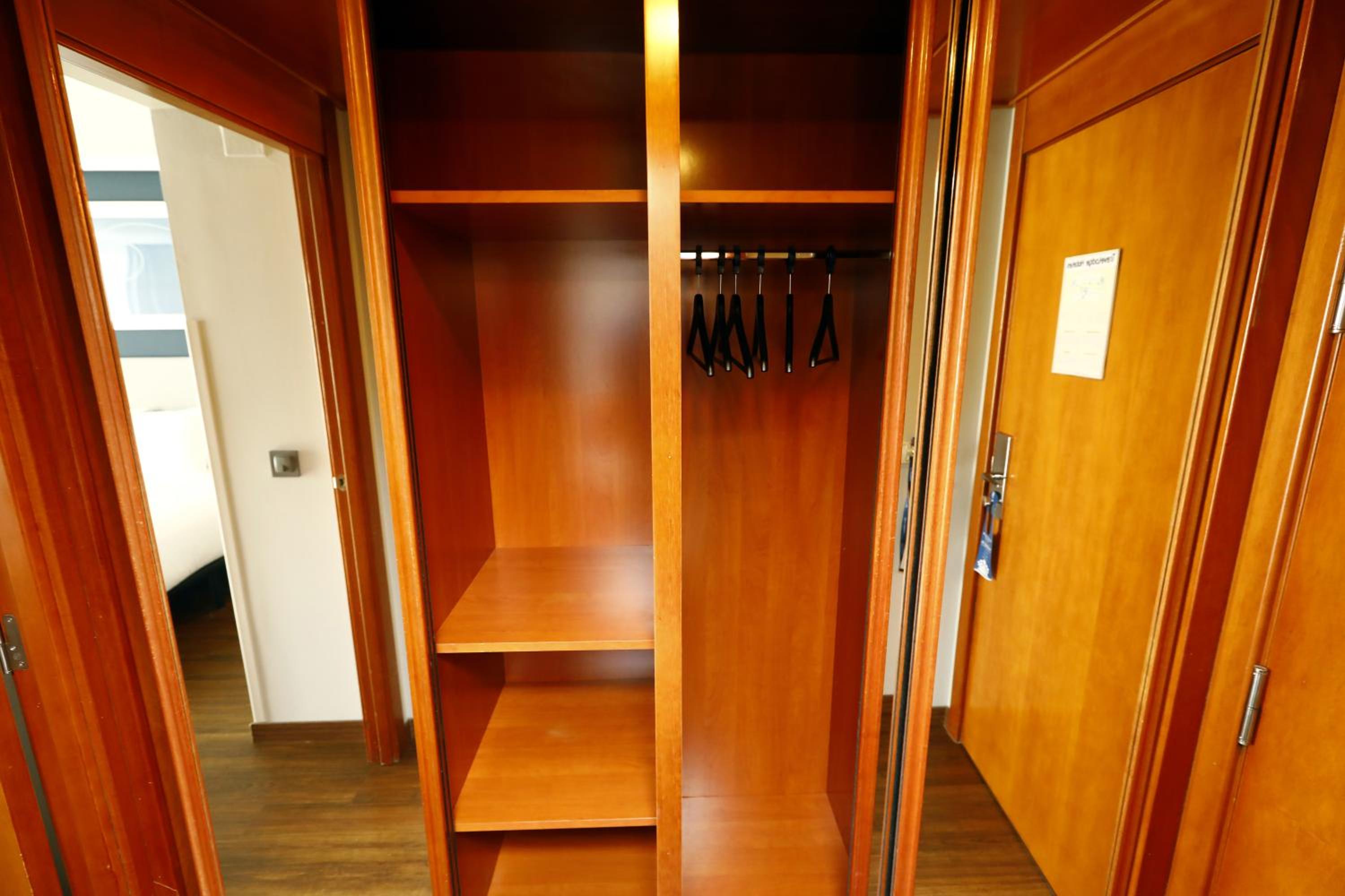Standard Twin Room - Photo 5