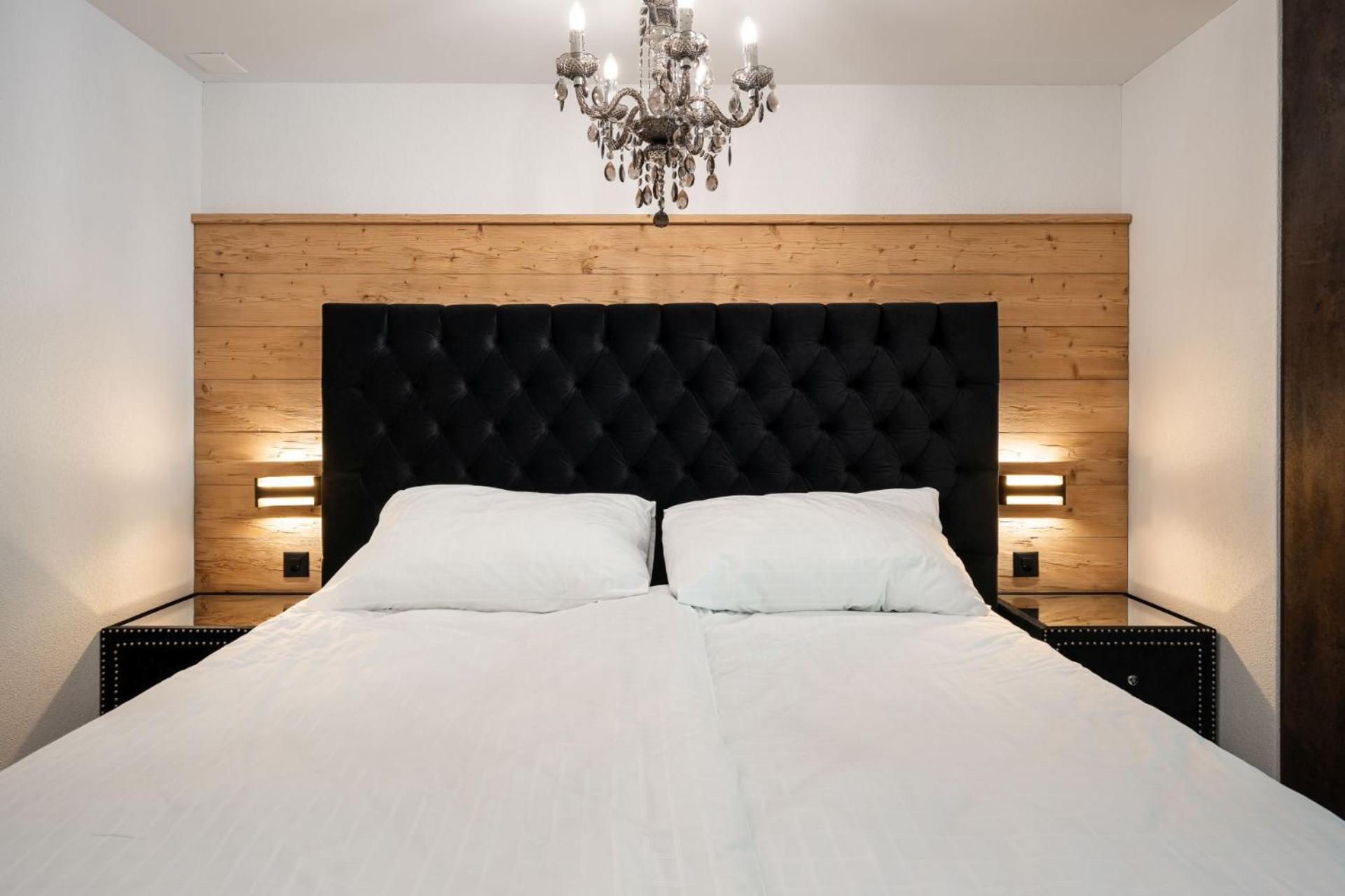 One-Bedroom Suite - Photo 12