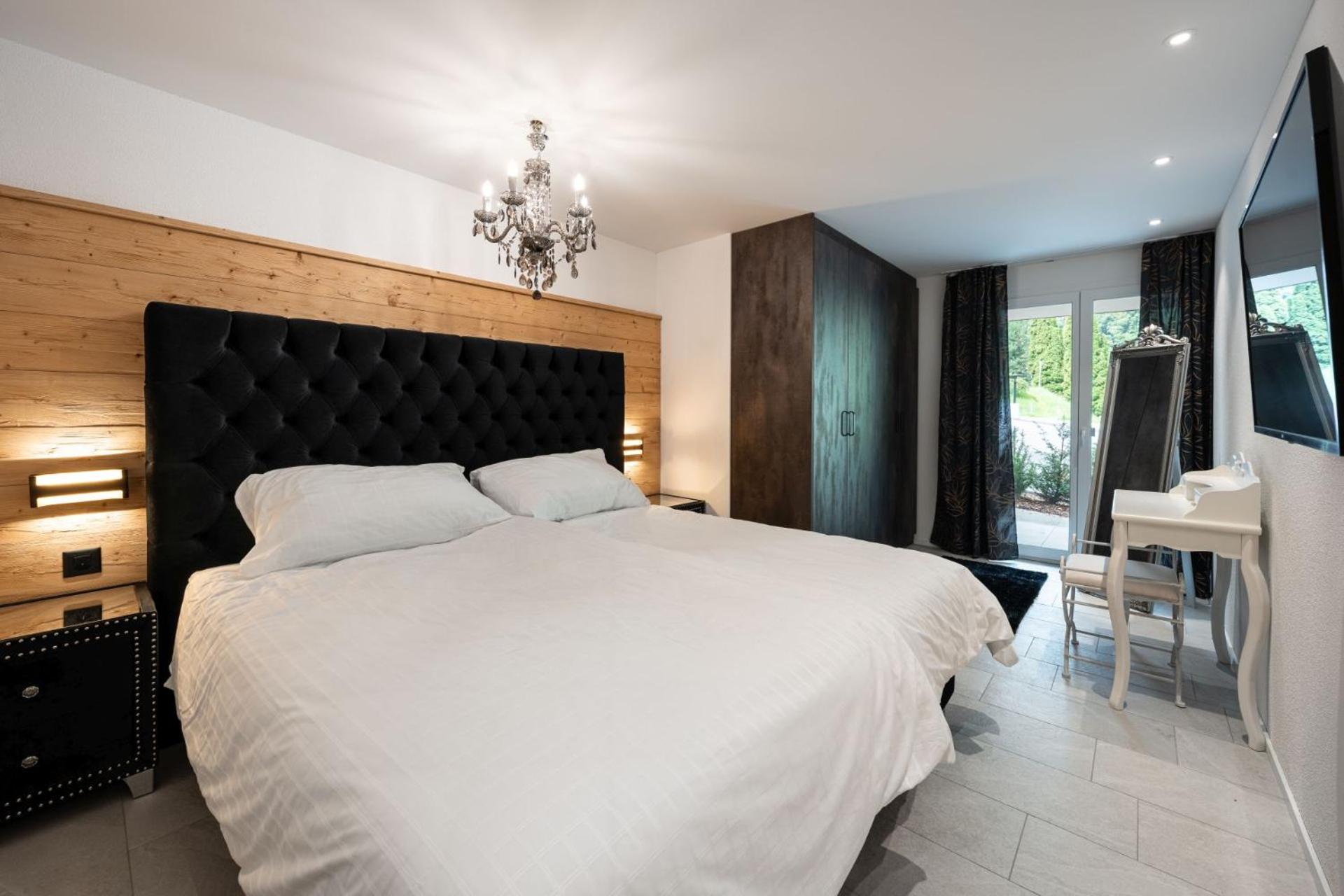 One-Bedroom Suite - Photo 13