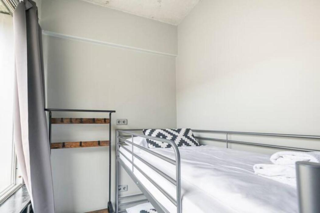 6-Bed Room With Bathroom photo 2