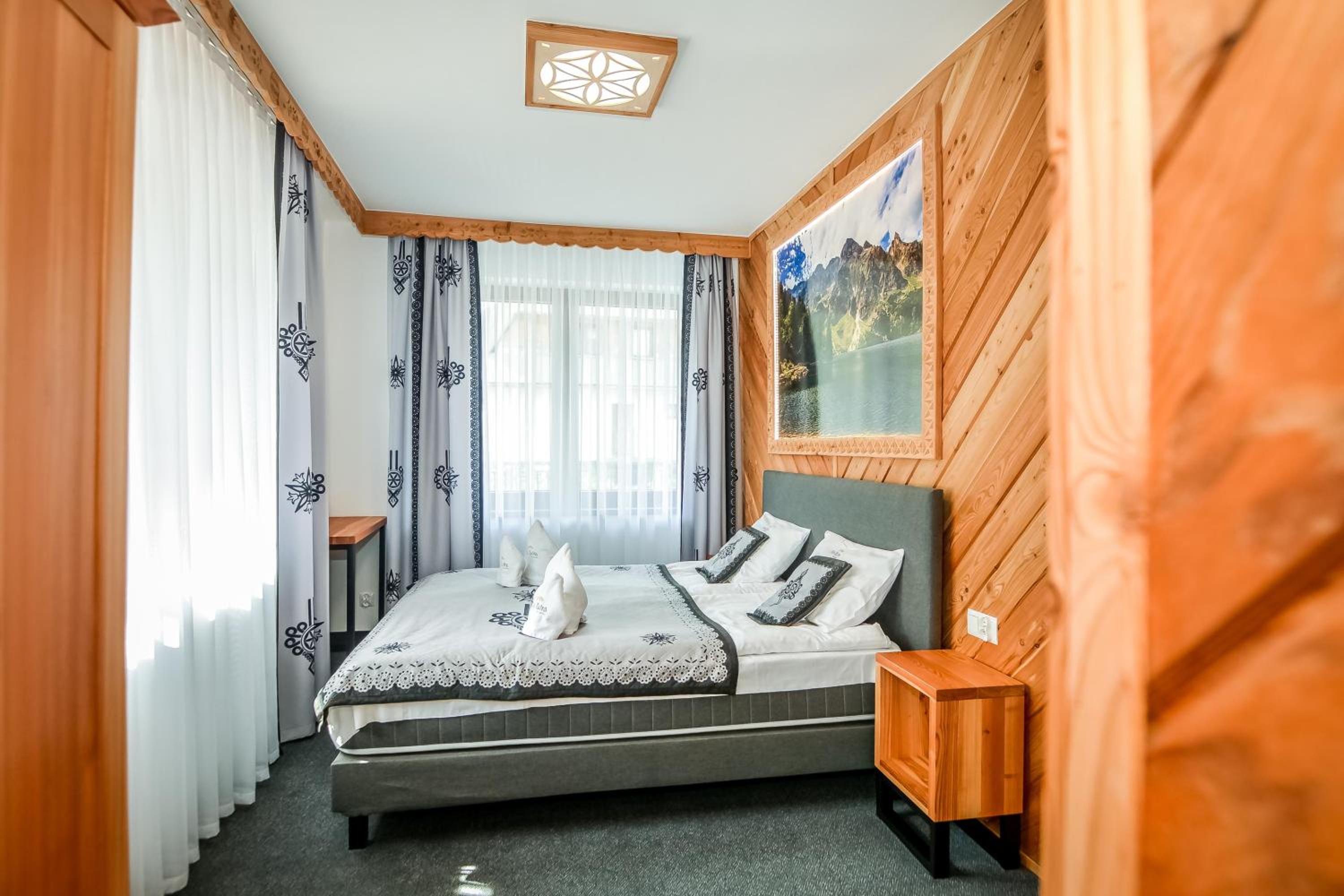 Premium Double Room with Mountain View - Photo 13