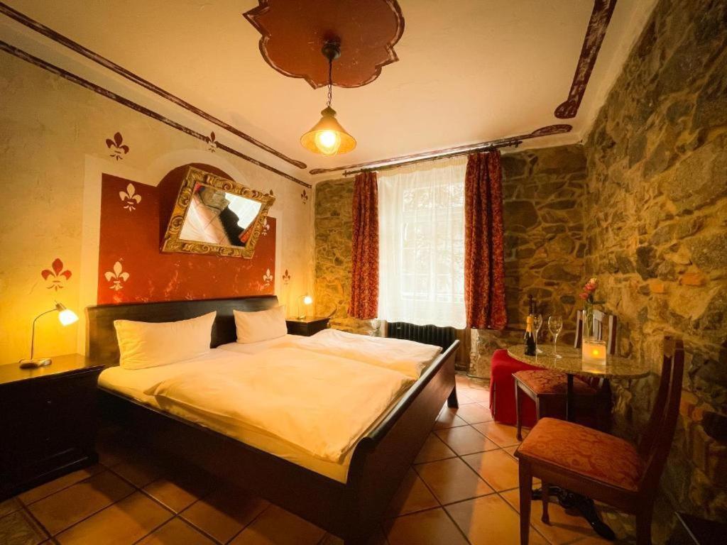 Deluxe Double Room with Shower - Photo 36