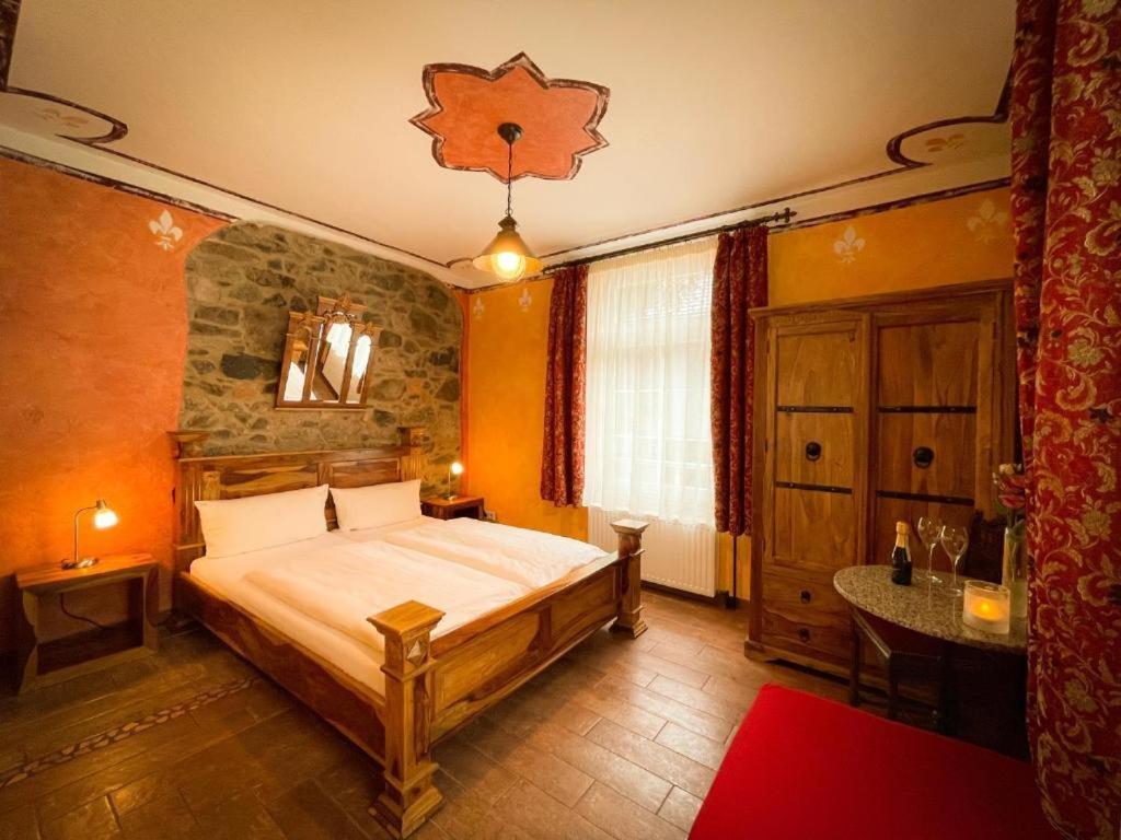 Deluxe Double Room with Shower - Photo 35